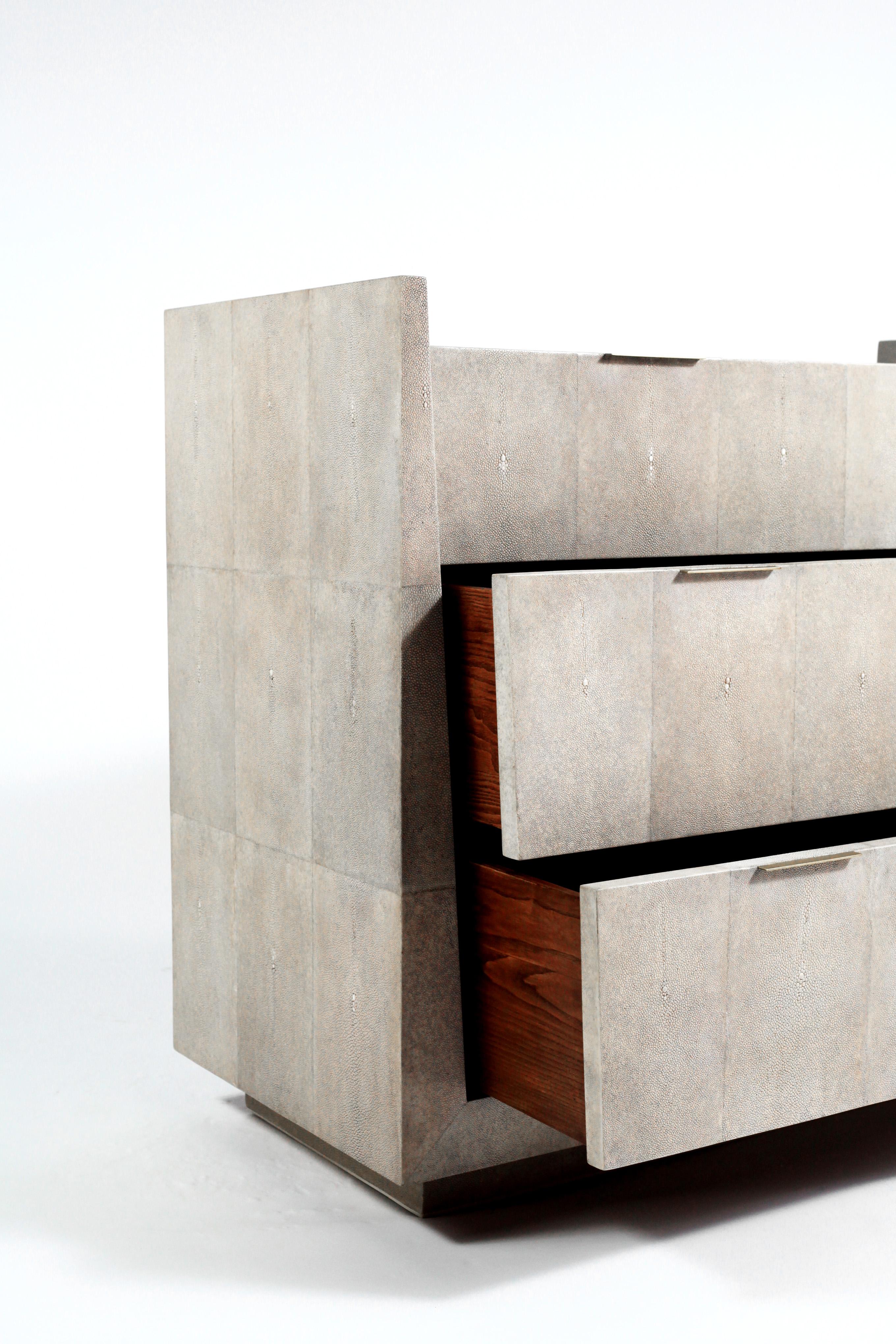 Lola Chest of Drawers in Cream Shagreen and Bronze-Patina Brass by R&Y Augousti For Sale 1