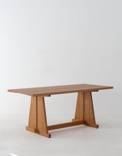 Lola Classic Esstisch in massivem europäischem Kirschbaum von Standard Practice