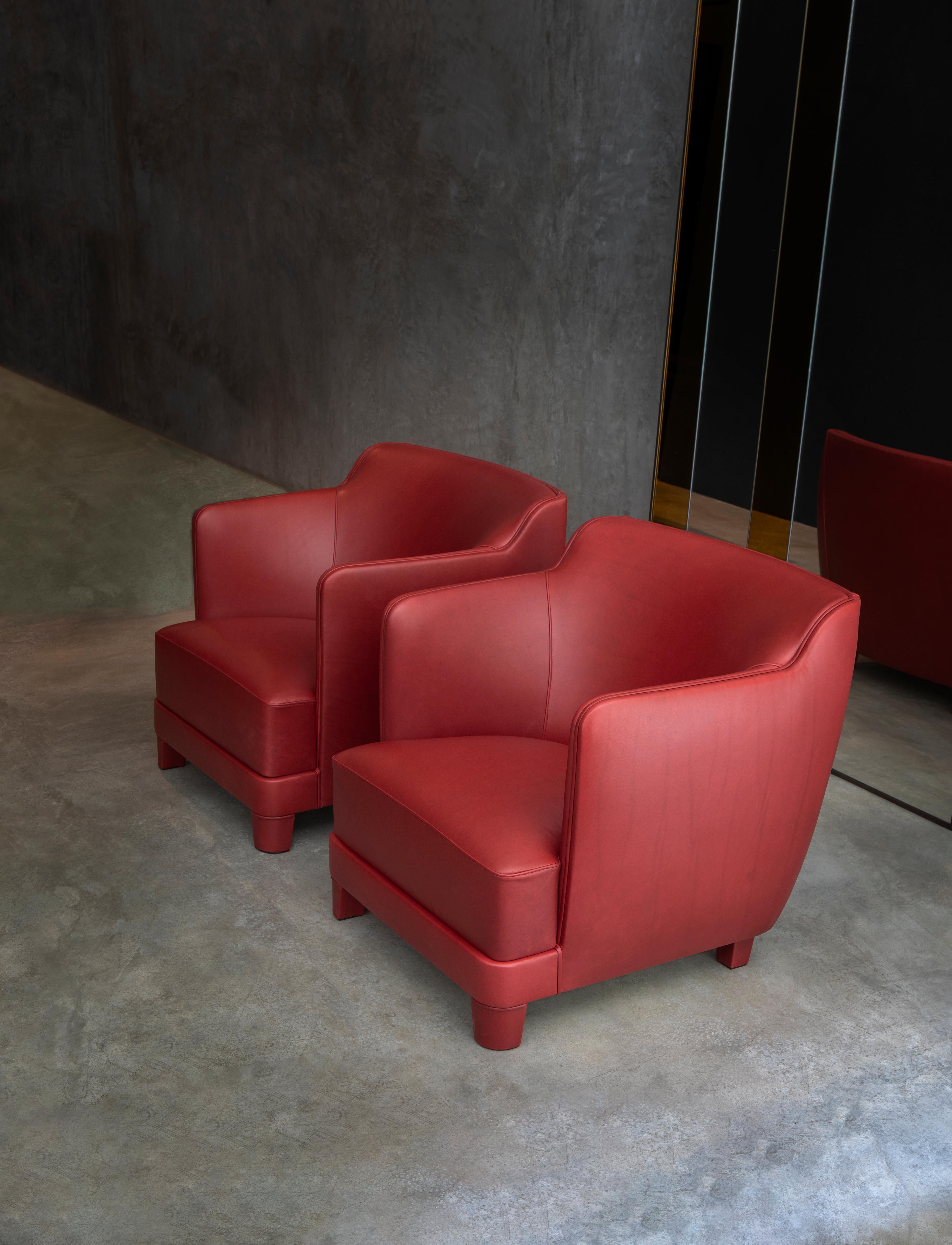 Postmoderne Fauteuil en cuir rouge vif et en bois de Beeche par Casa Casati en vente