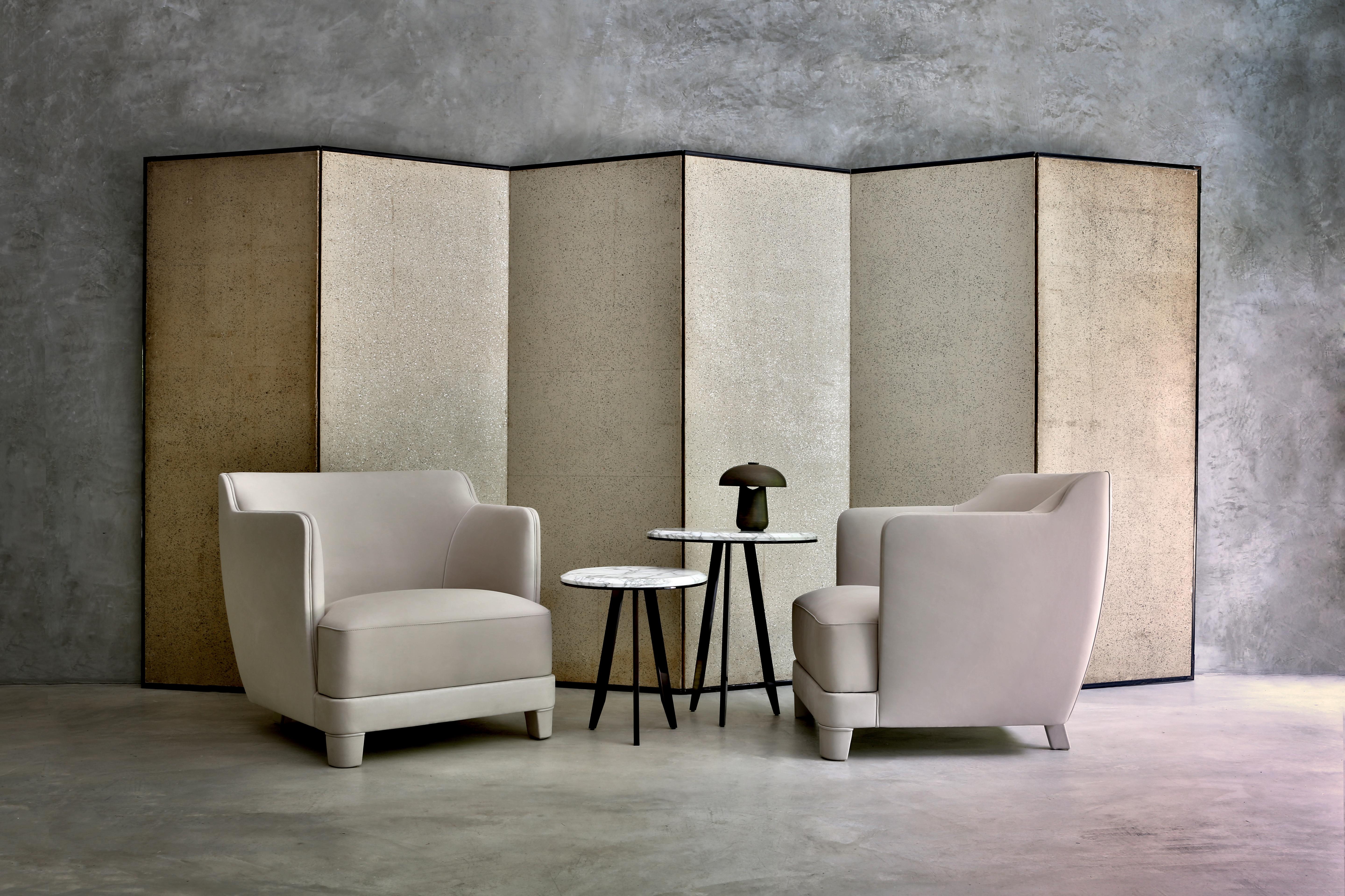 Fauteuil en cuir rouge vif et en bois de Beeche par Casa Casati Neuf - En vente à Geneve, CH