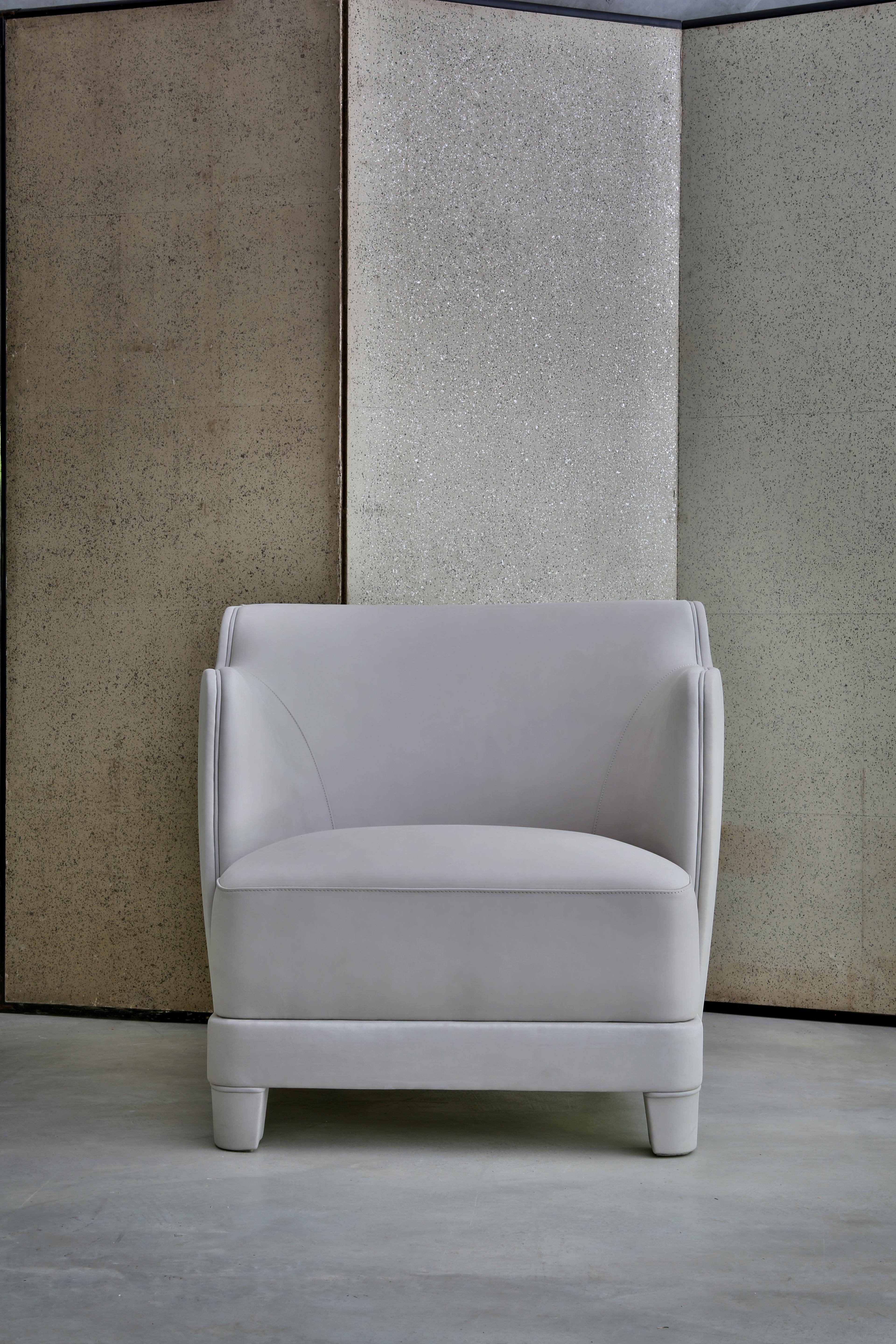 XXIe siècle et contemporain Fauteuil en cuir rouge vif et en bois de Beeche par Casa Casati en vente