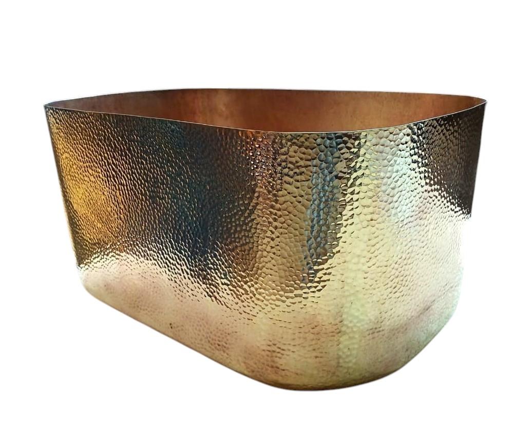 Lola Oval Handmade Copper Bathroom Sink - Hammered in Polished Finishing In New Condition For Sale In New York, NY