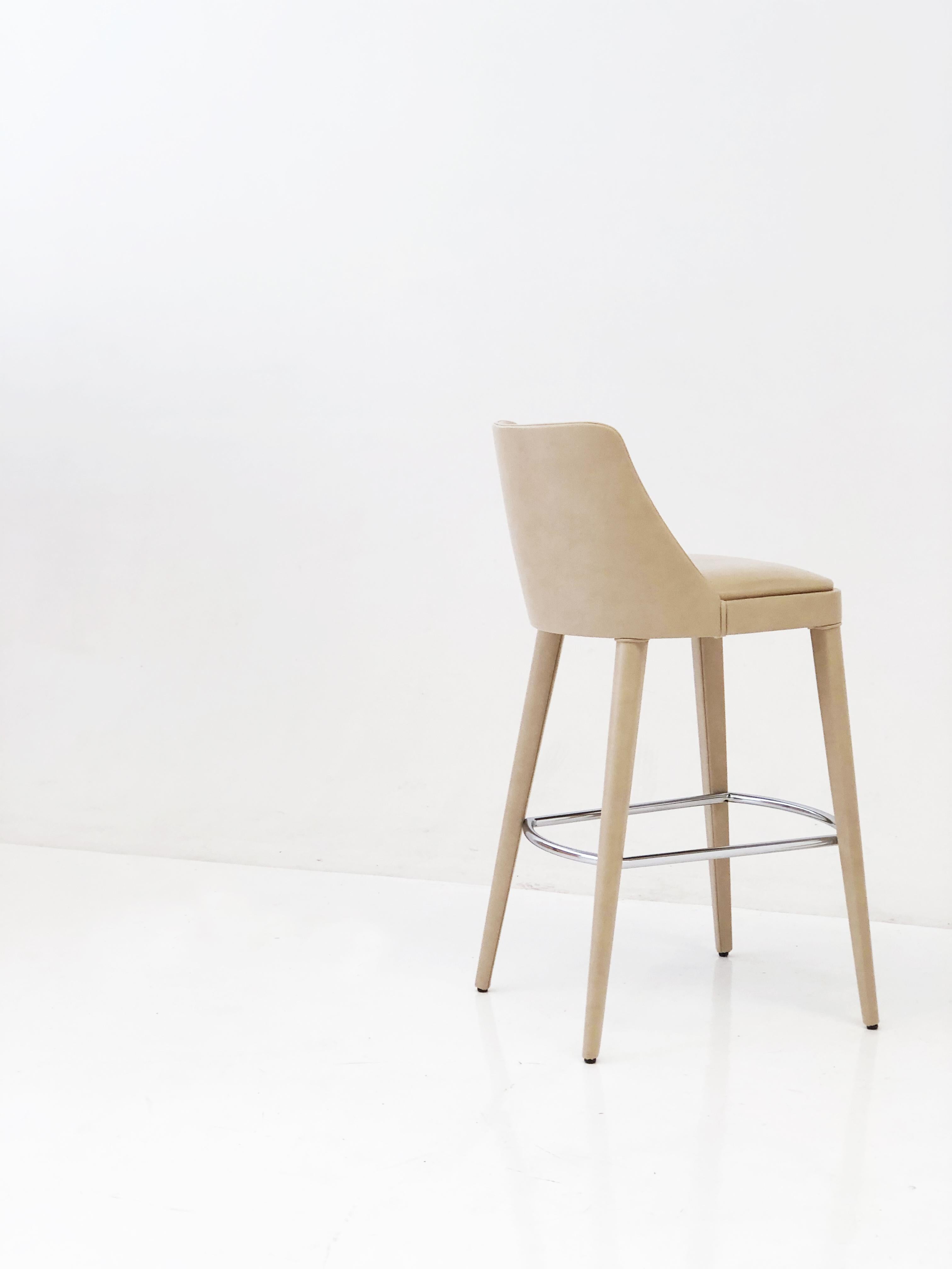 Nude Color Ecoleather Beech Wood Chair High Stool by Casa Casati In condizioni Nuovo in vendita a Geneve, CH