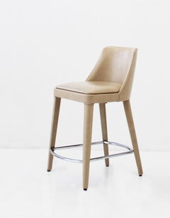 Chaise basse en bois de hêtre Ecoleather couleur chair de nu par Casa Casati
