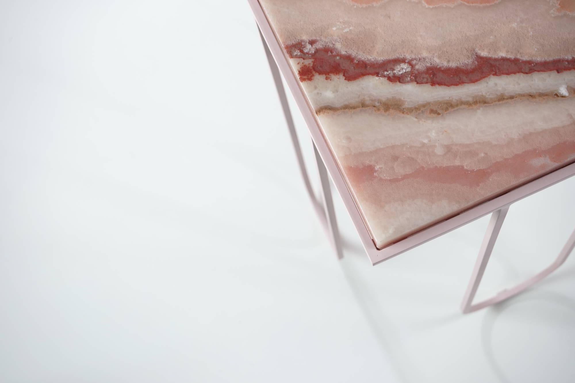 Lola - Table d'appoint en onyx rose, fabrique  la main en Italie, DFdesignlab Neuf - En vente à Campobasso, CB