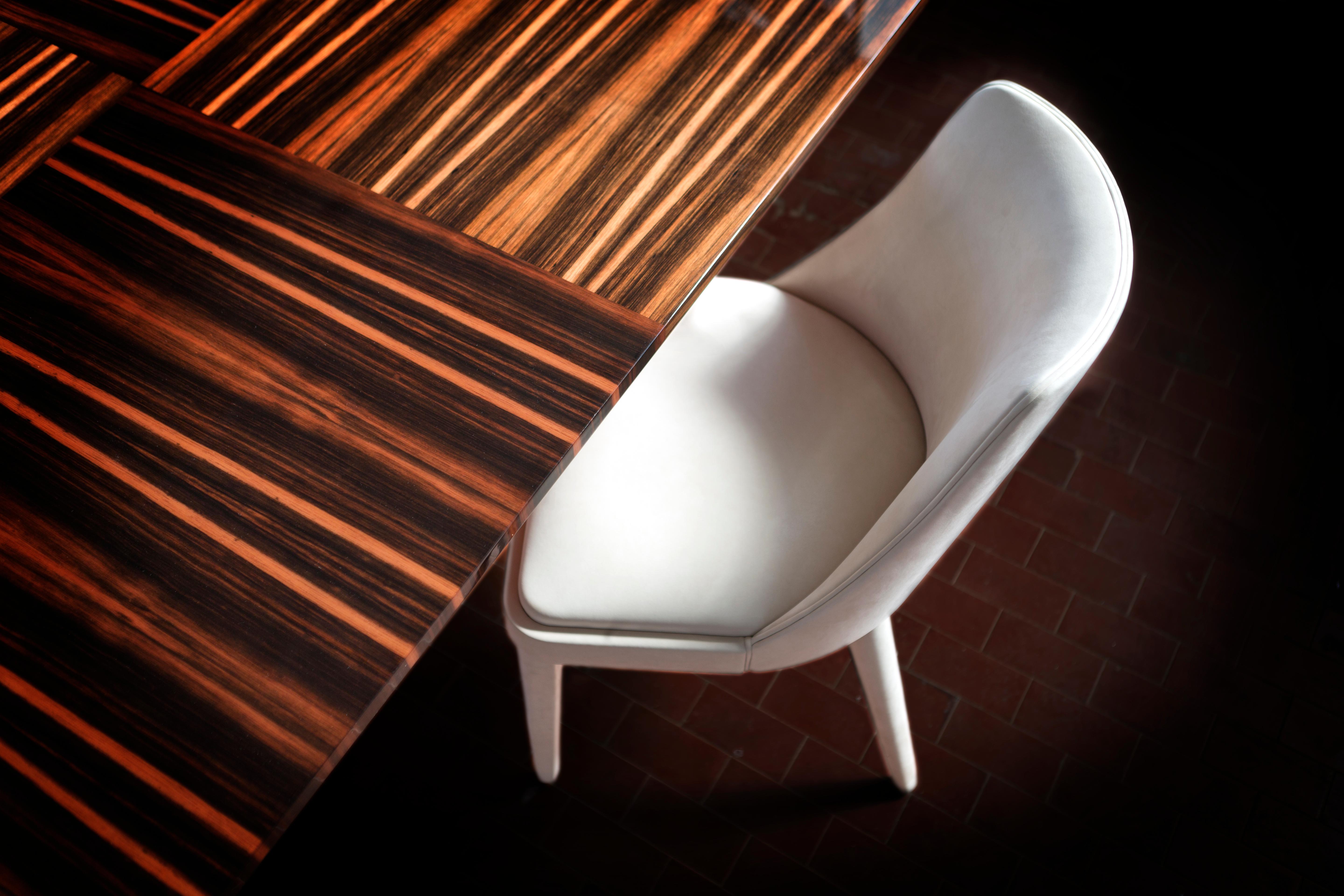 Contemporary Lola, the Elegant and Padded Chair in Leather For Sale
