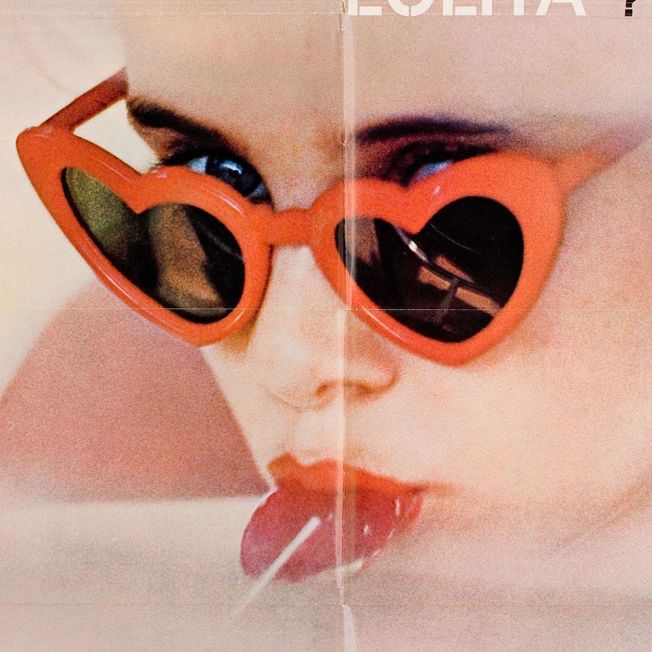 Affiche américaine originale de 1962 pour le film Lolita réalisé par Stanley Kubrick avec James Mason et Shelley Winters. Très bon état, plié avec des trous d'épingle. De nombreuses affiches originales ont été publiées pliées ou ont été pliées par