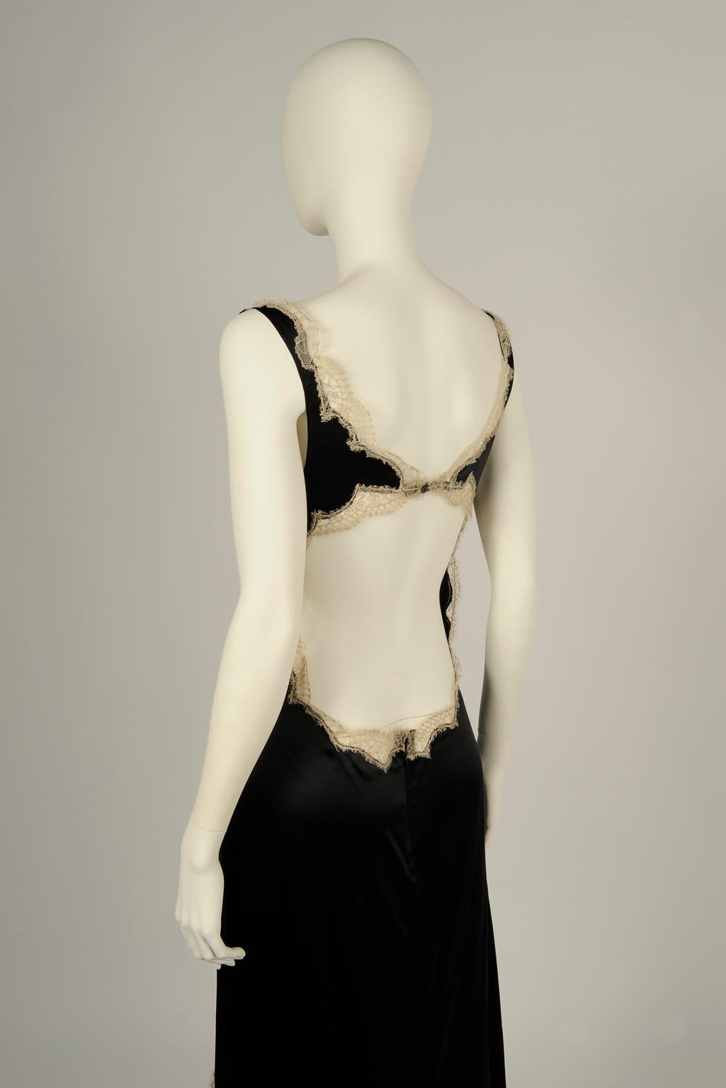 Lolita Lempicka Vestido de noche con espalda descubierta y ribetes de encaje, Otoño-Invierno 1998 8