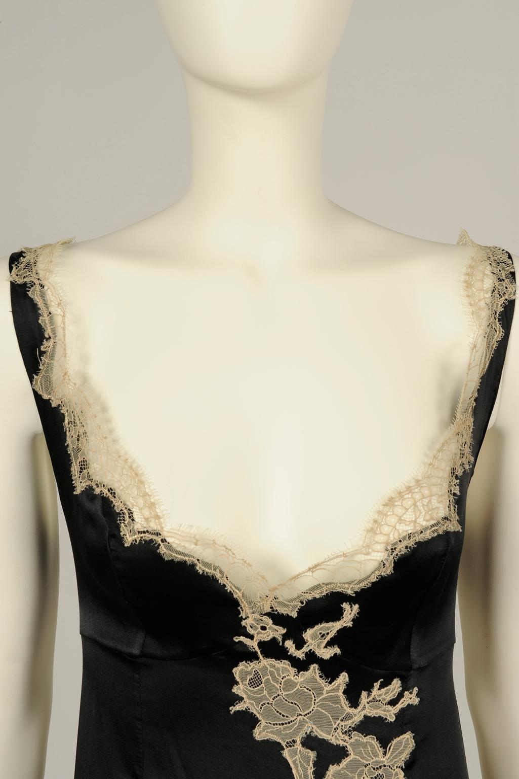 Lolita Lempicka Vestido de noche con espalda descubierta y ribetes de encaje, Otoño-Invierno 1998 2