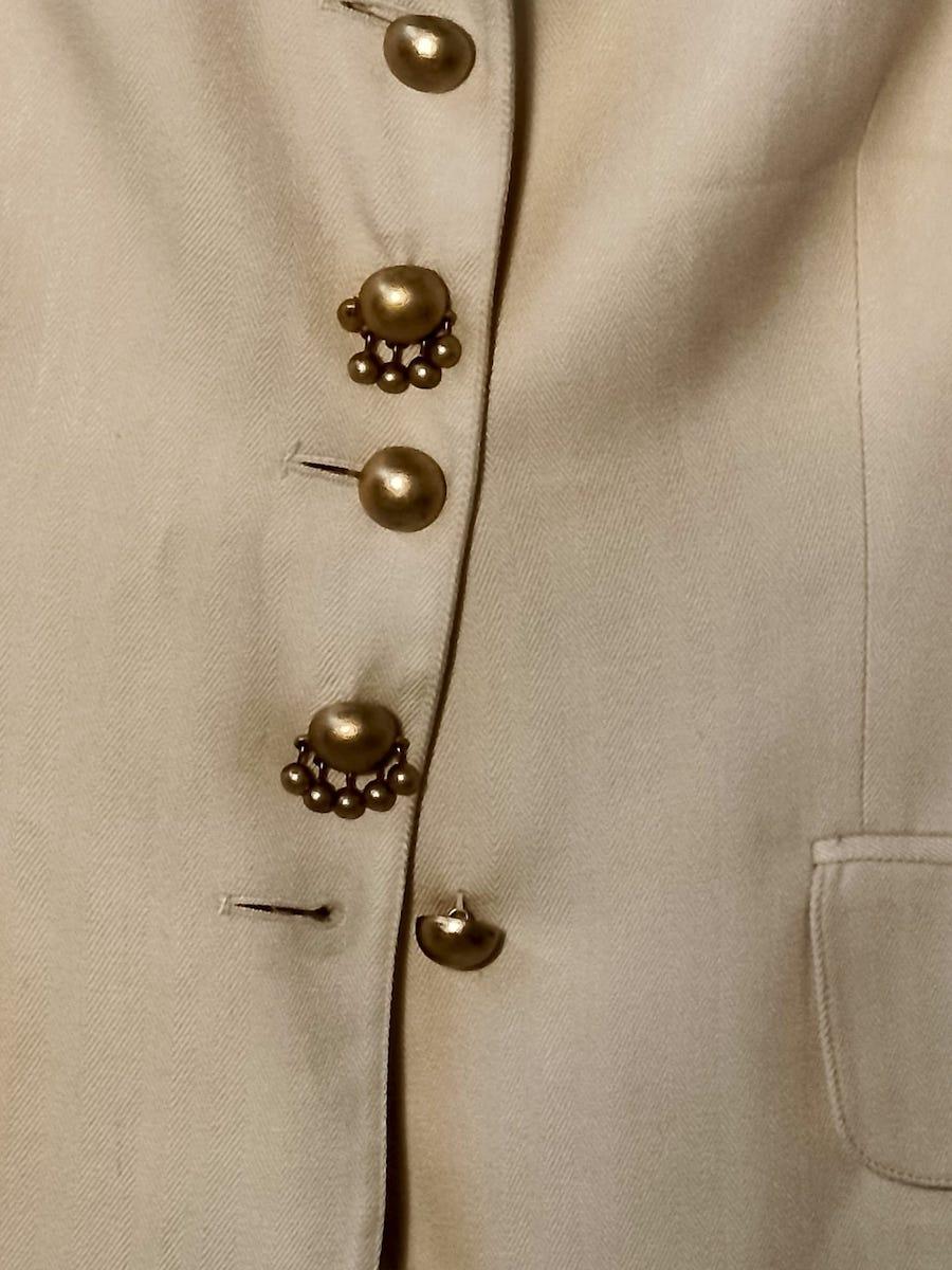 Lolita Lempicka Vintage-Blazer in Creme mit Goldknöpfen, Frankreich, 1990er Jahre im Angebot 4