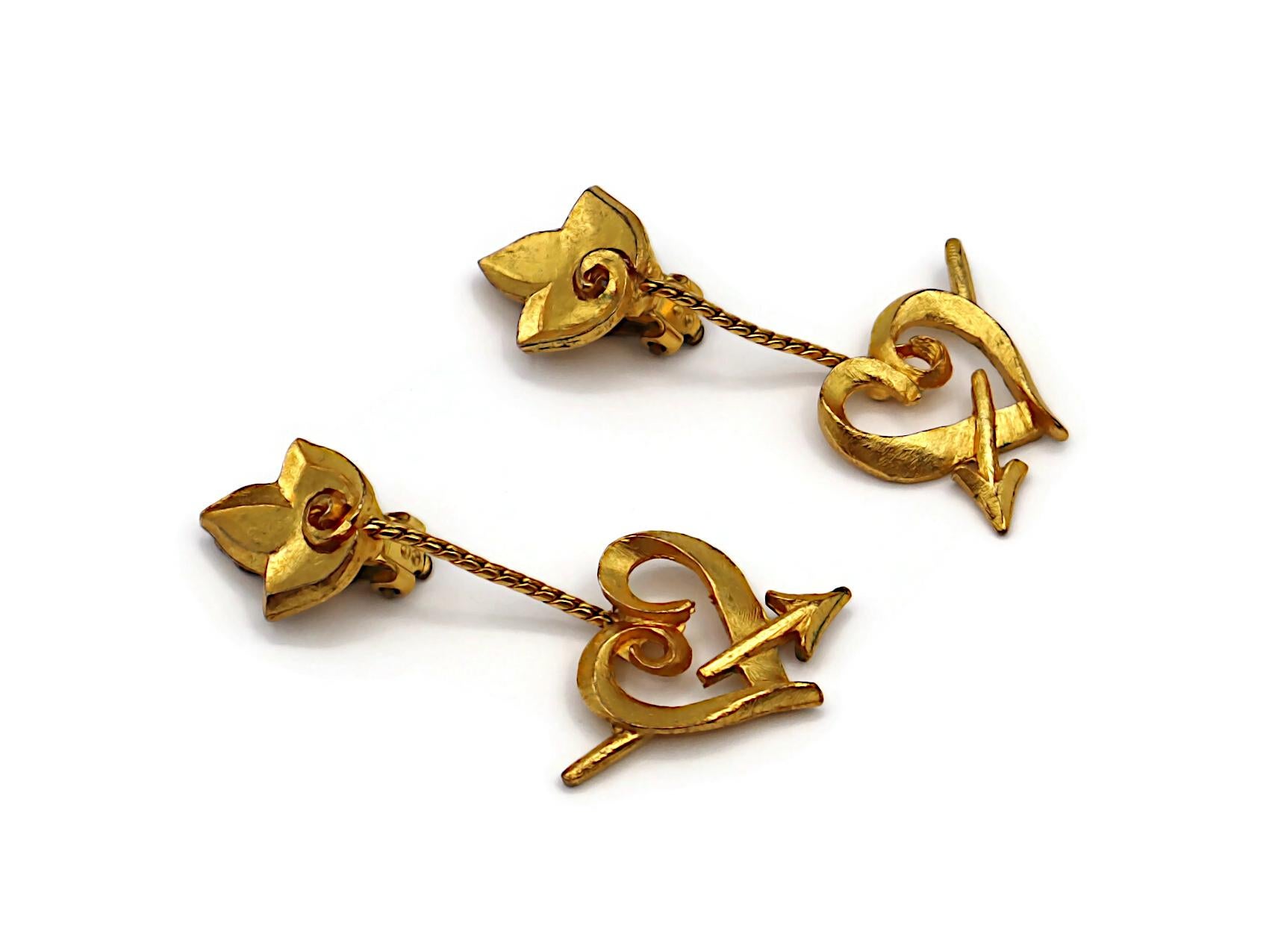 LOLITA LEMPICKA Vintage Gold Tone Pierced Heart Dangle Earrings In Good Condition For Sale In Nice, FR