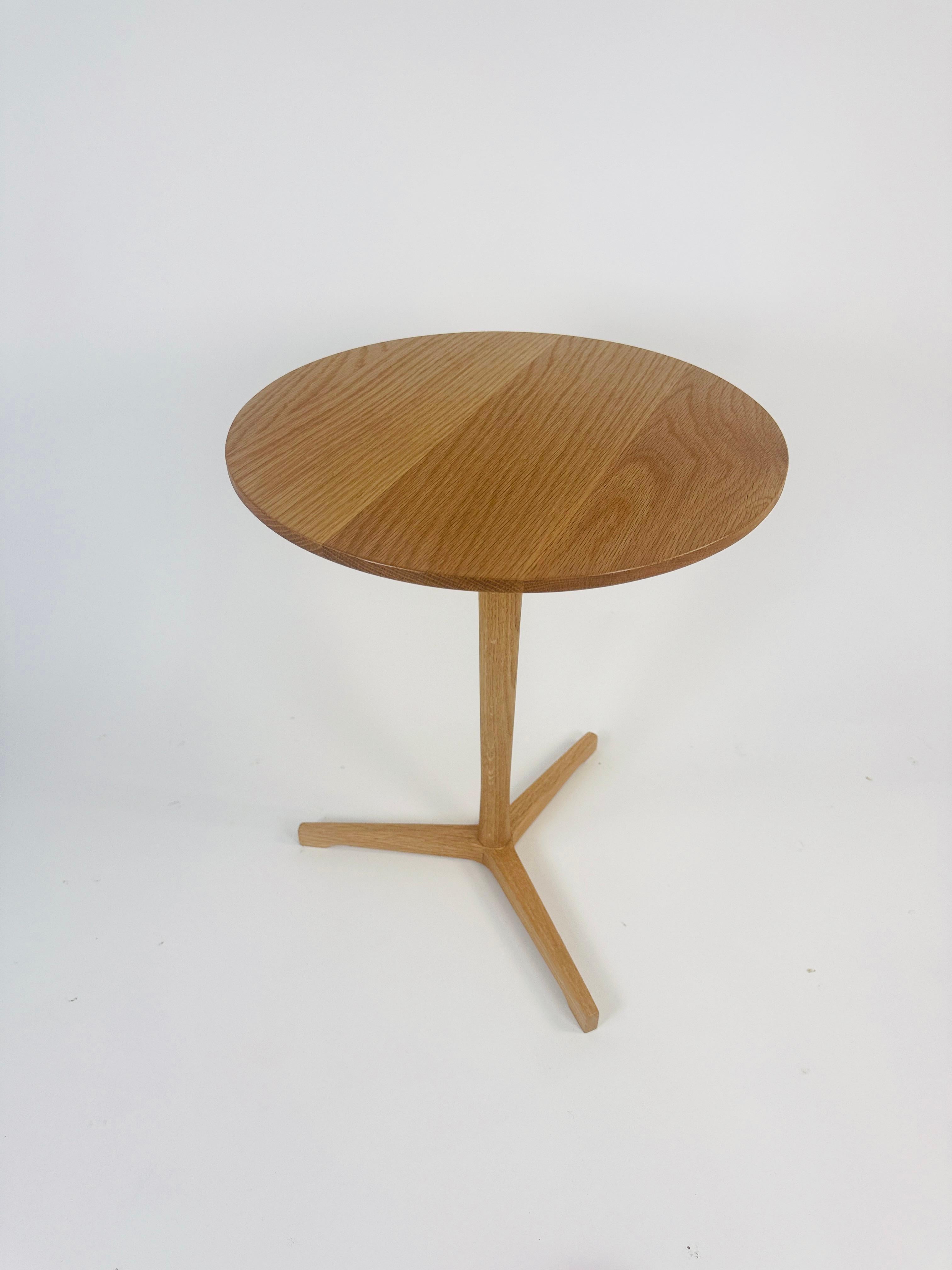 Lollipop side table in Oak For Sale 4