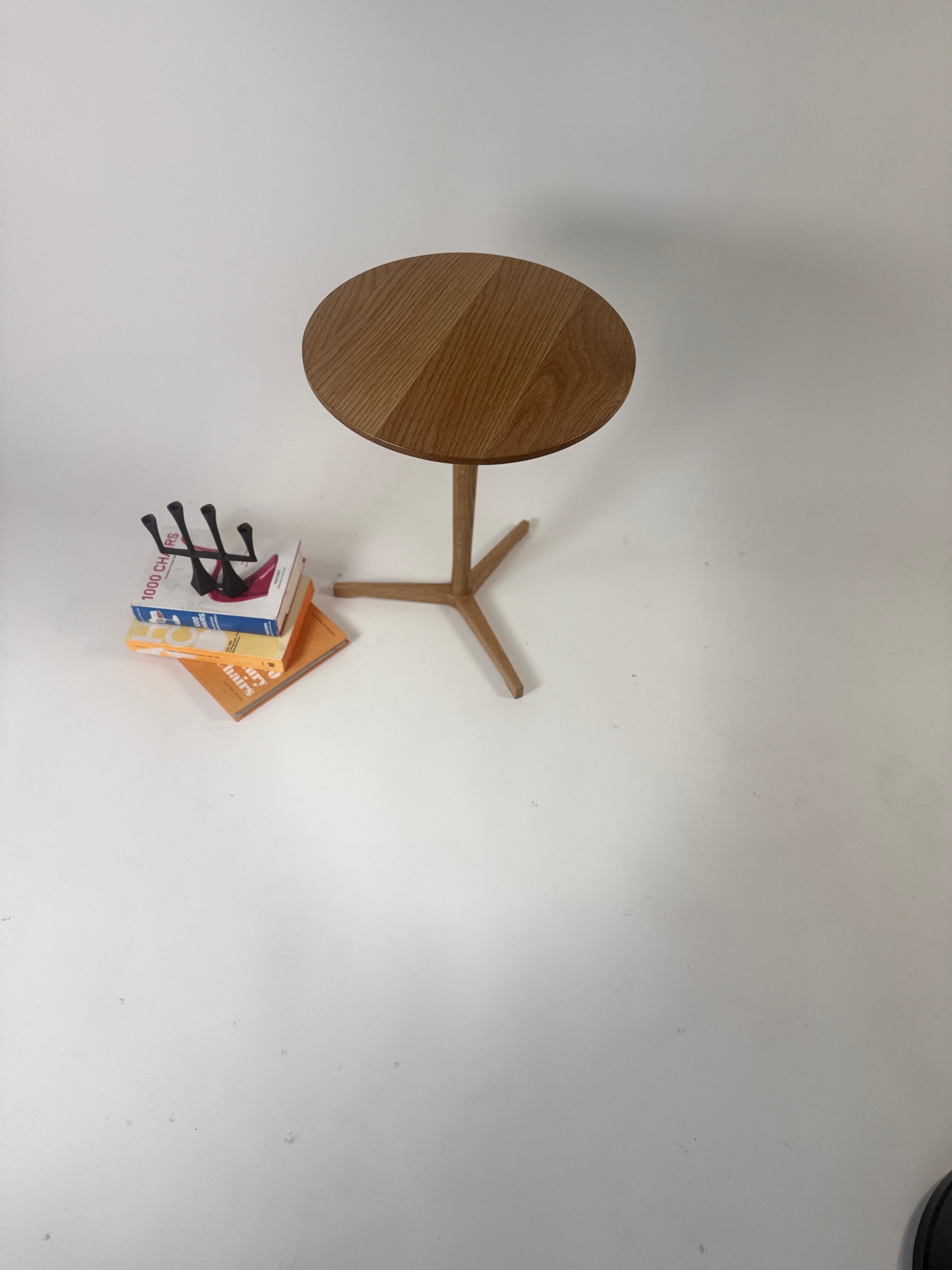 Lollipop side table in Oak For Sale 6