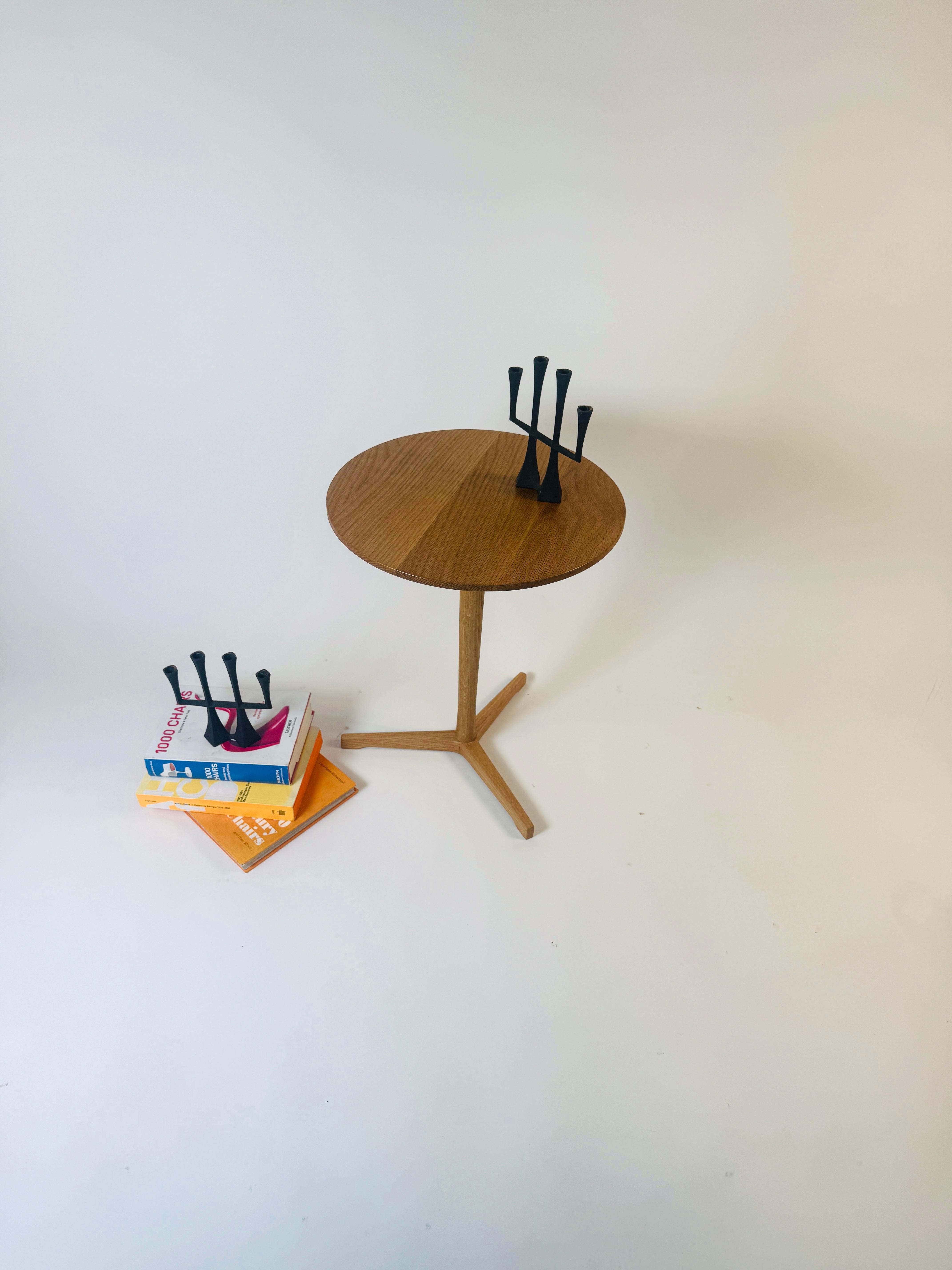Mid-Century Modern Lollipop side table in Oak For Sale