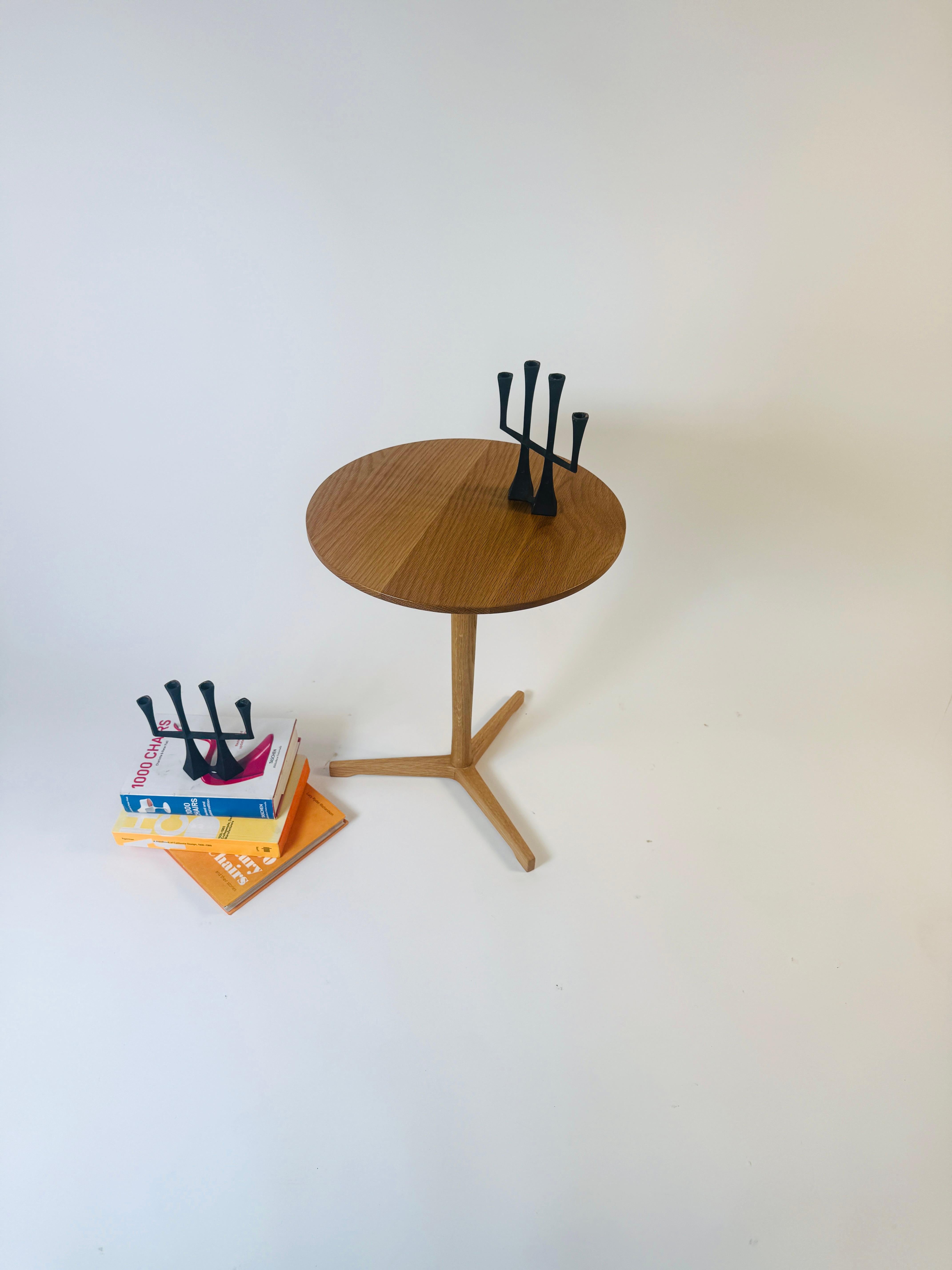 American Lollipop side table in Oak For Sale