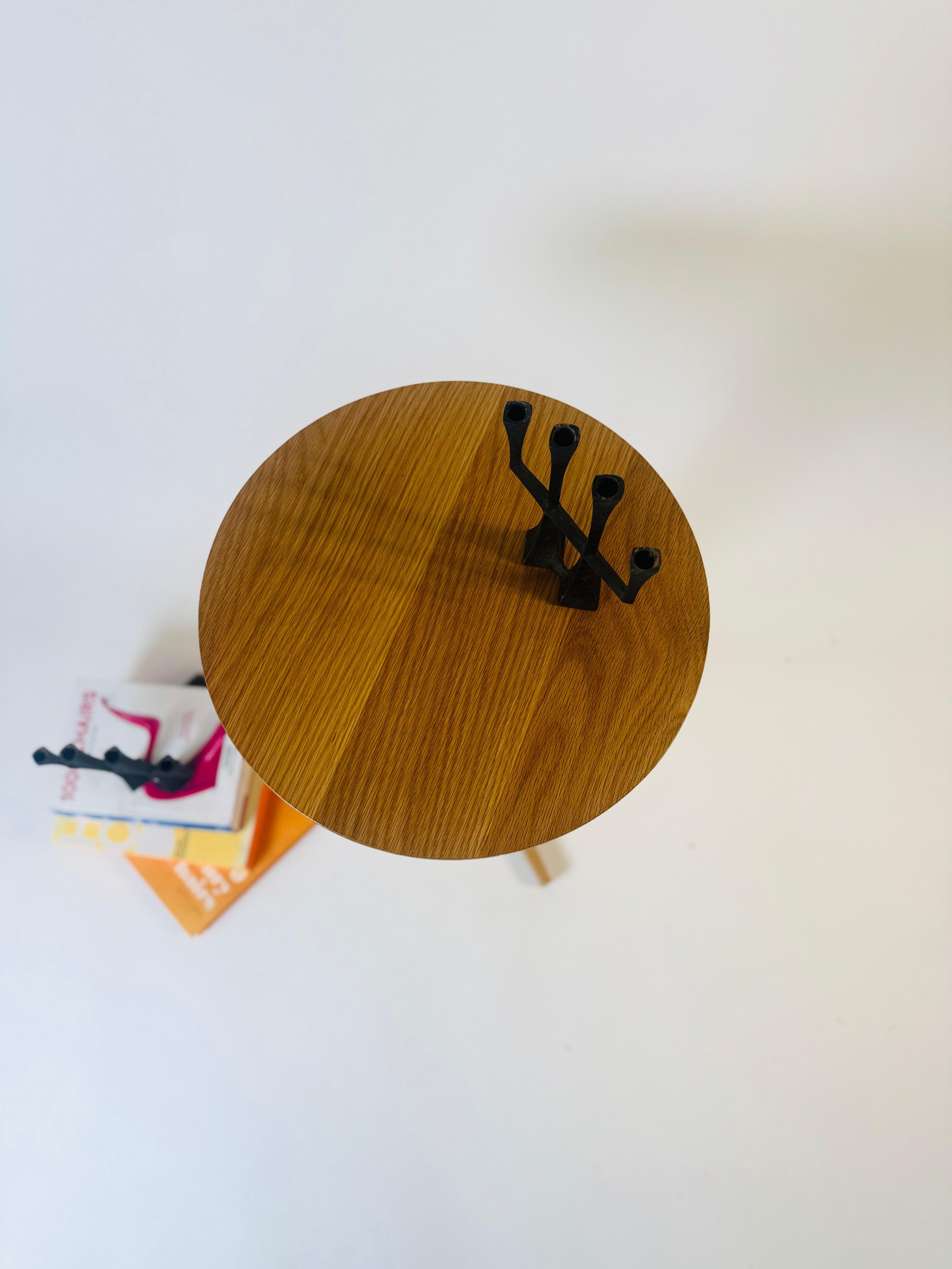 Contemporary Lollipop side table in Oak For Sale