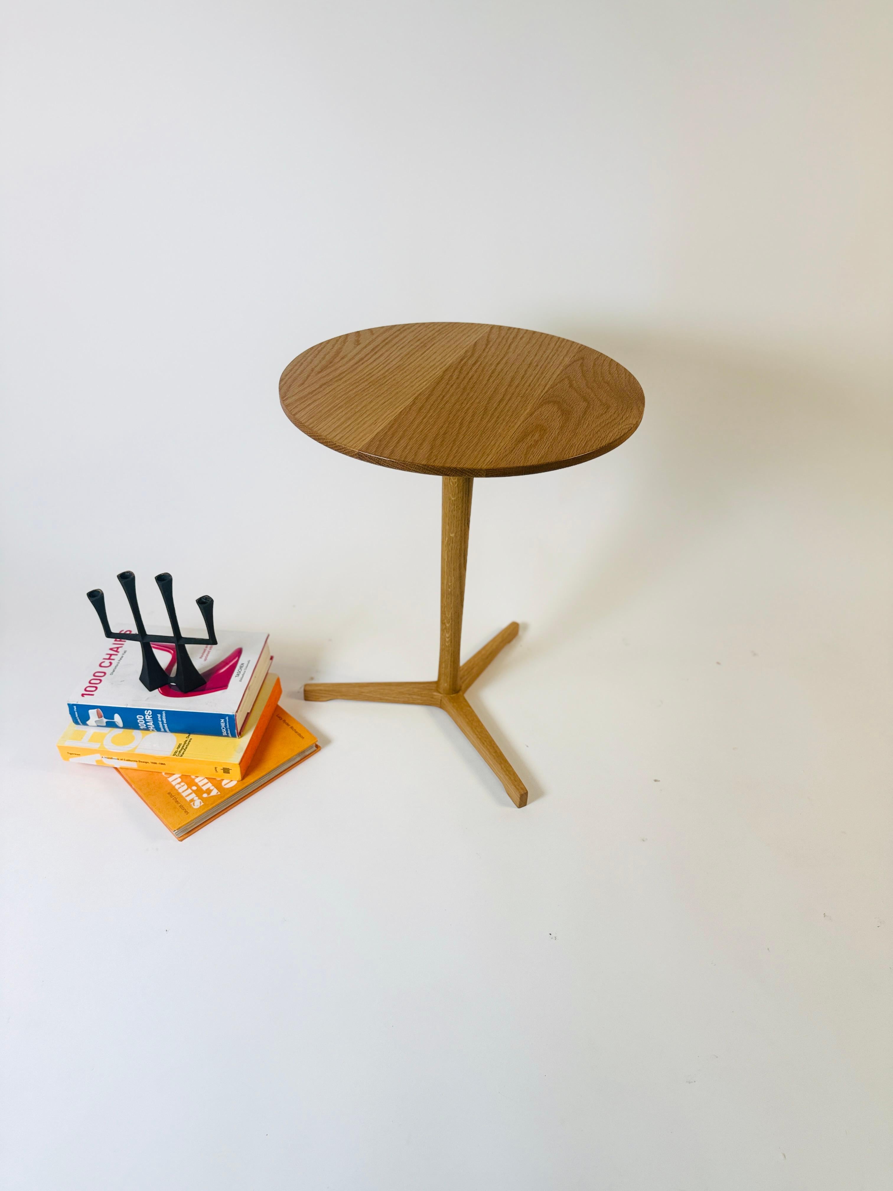 Lollipop side table in Oak For Sale 2