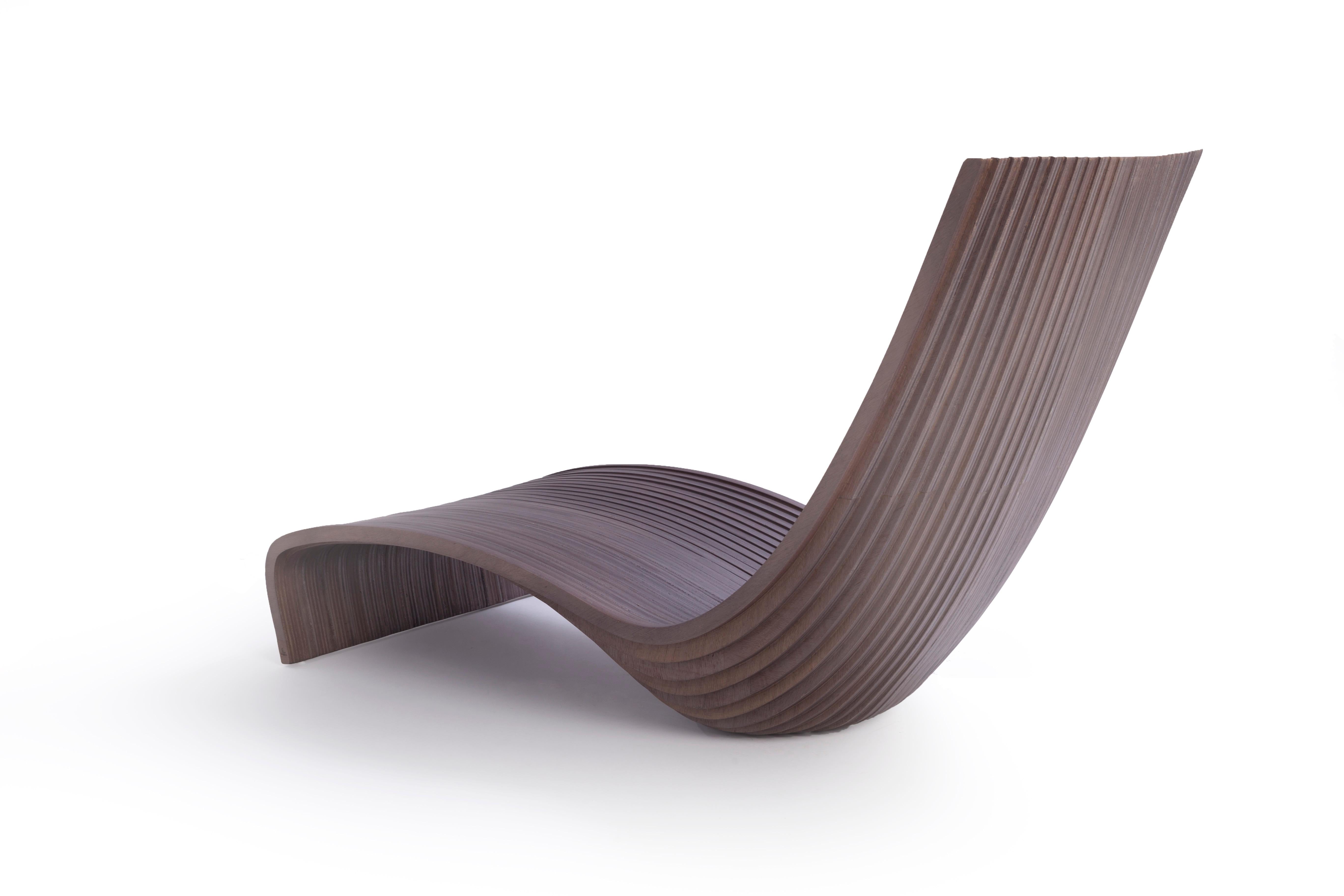 Lolo-Stuhl von Piegatto, ein skulpturaler zeitgenössischer Loungesessel (Laminiert) im Angebot
