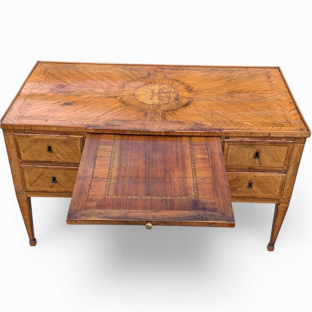 Bureau lombard Louis XVI, bois ancien, Italie, vers 1800 en vente 3