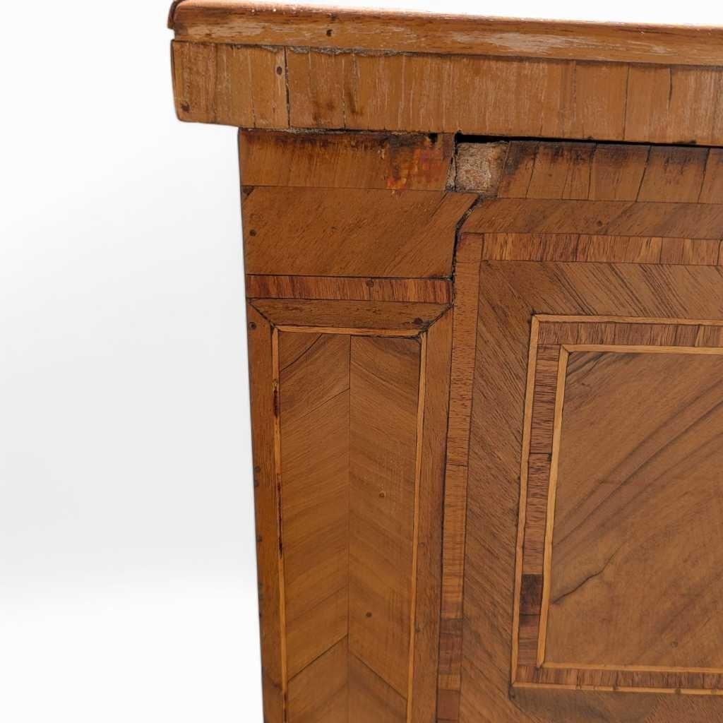 Bureau lombard Louis XVI, bois ancien, Italie, vers 1800 en vente 7