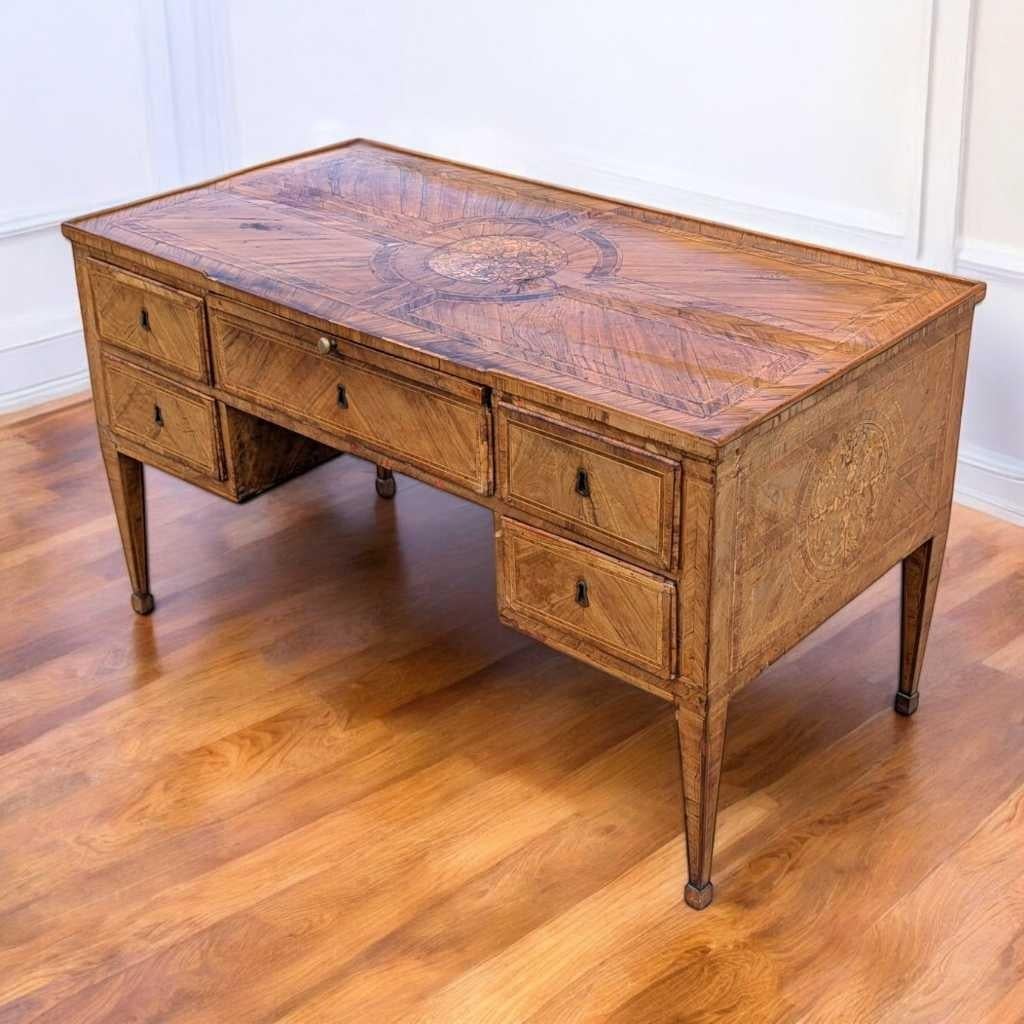 Bureau lombard Louis XVI, bois ancien, Italie, vers 1800 en vente 8
