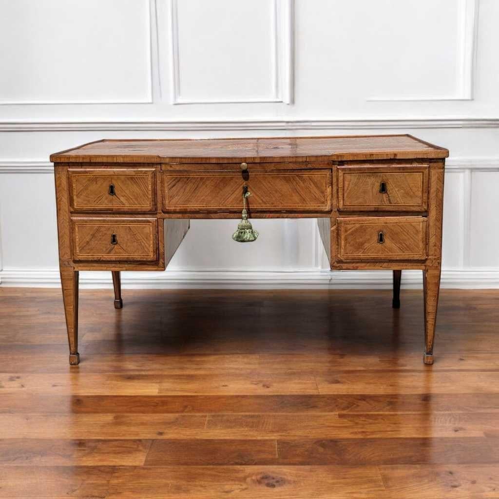 Bureau lombard Louis XVI, bois ancien, Italie, vers 1800 en vente 10