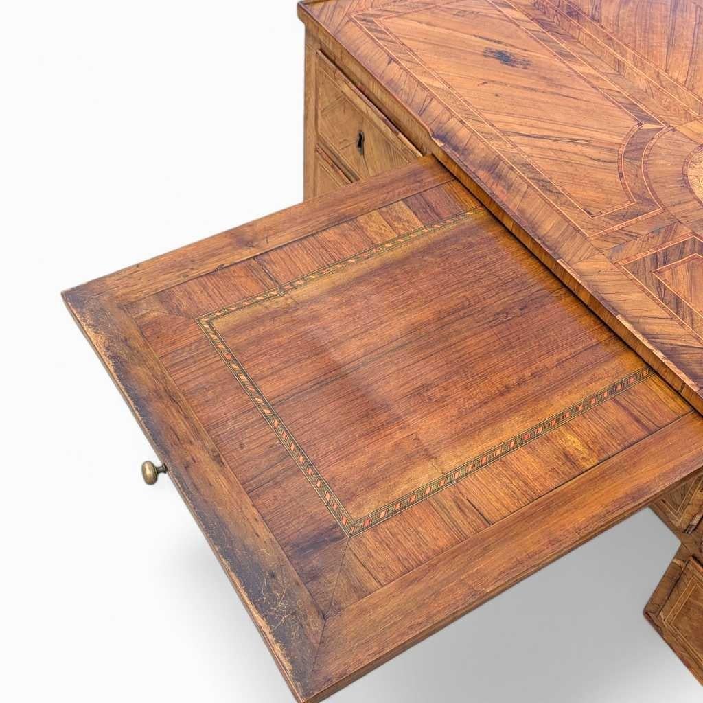 Bureau lombard Louis XVI, bois ancien, Italie, vers 1800 en vente 11