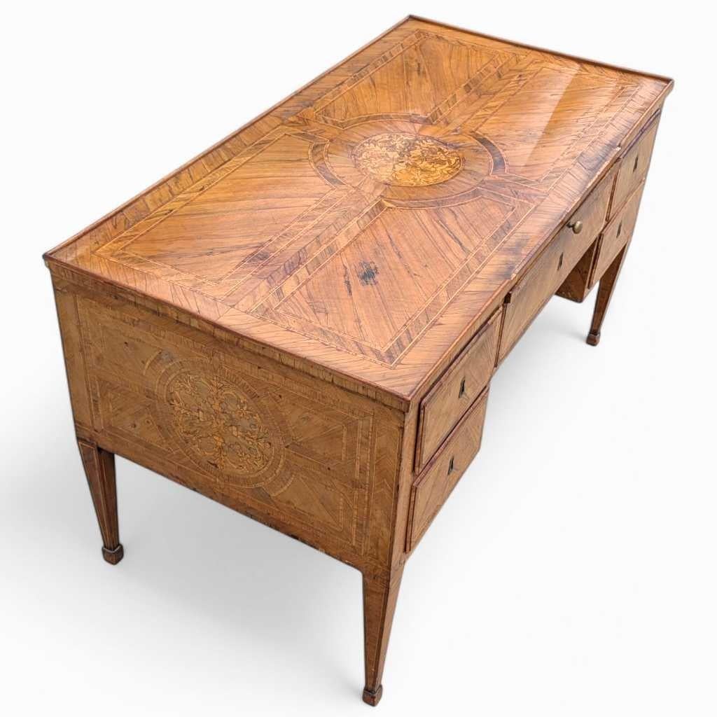 Bureau lombard Louis XVI, bois ancien, Italie, vers 1800 en vente 12