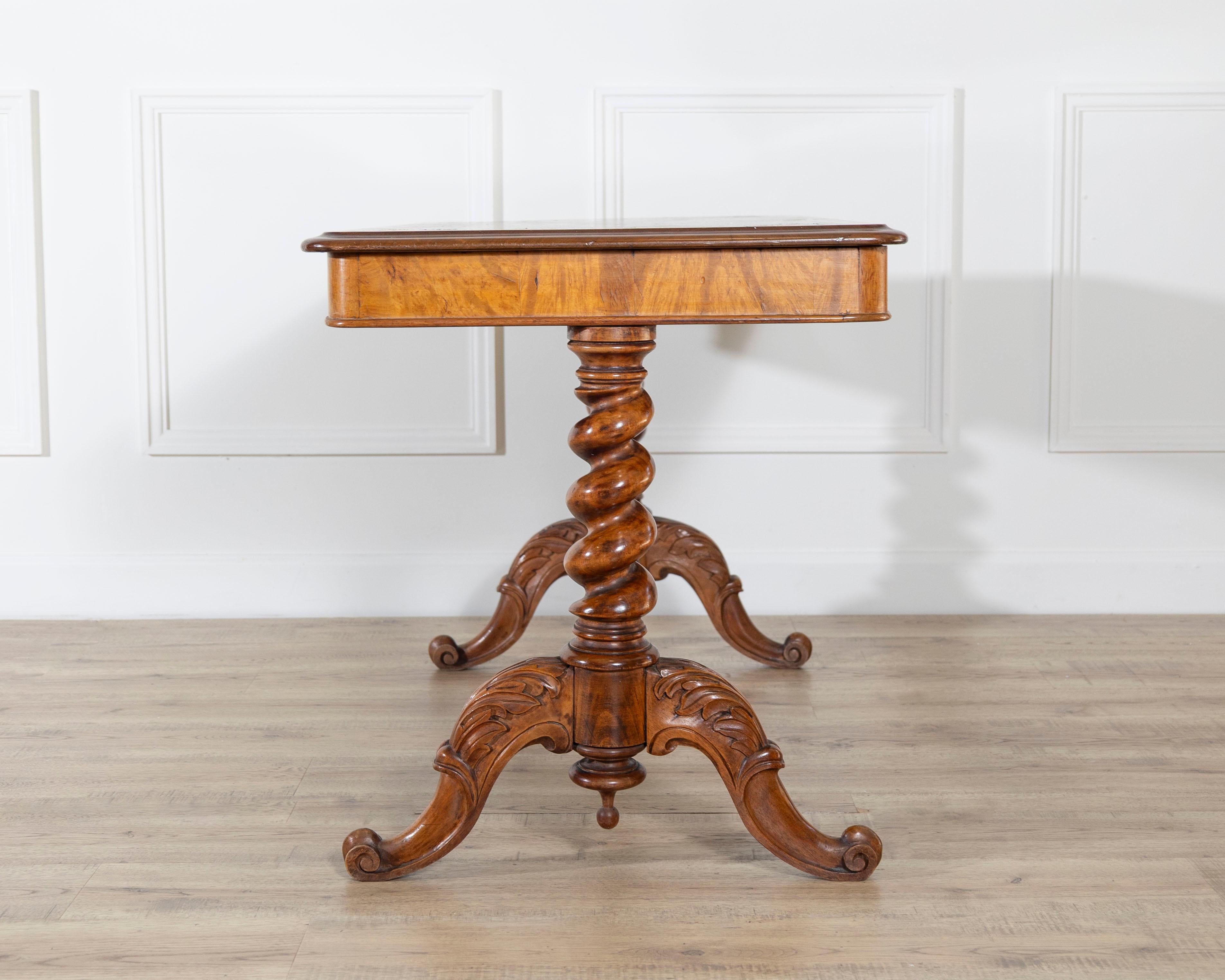 Table rectangulaire lombarde en marqueterie de noyer et de bois précieux, Italie, XIXe siècle en vente 8