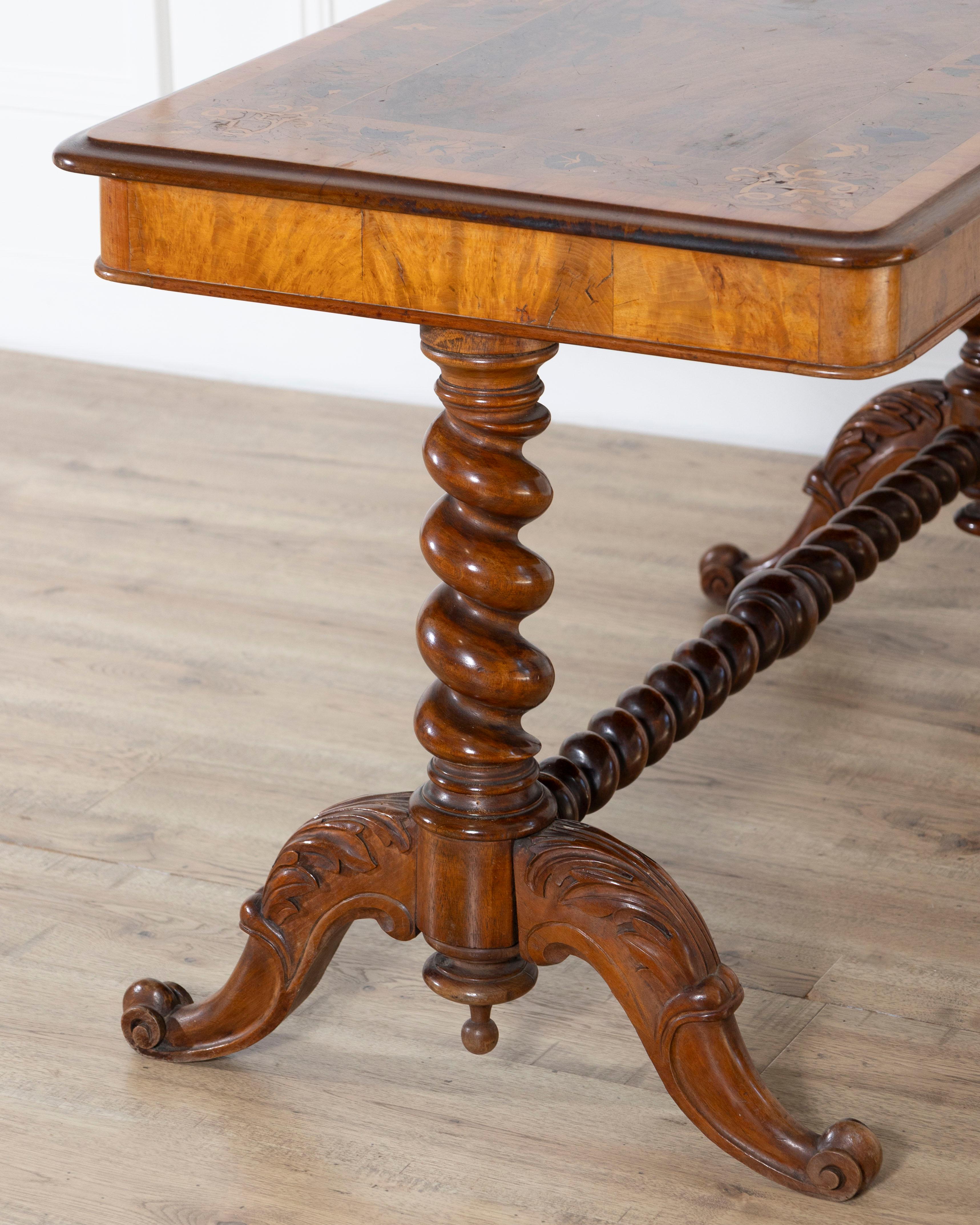 Table rectangulaire lombarde en marqueterie de noyer et de bois précieux, Italie, XIXe siècle en vente 1