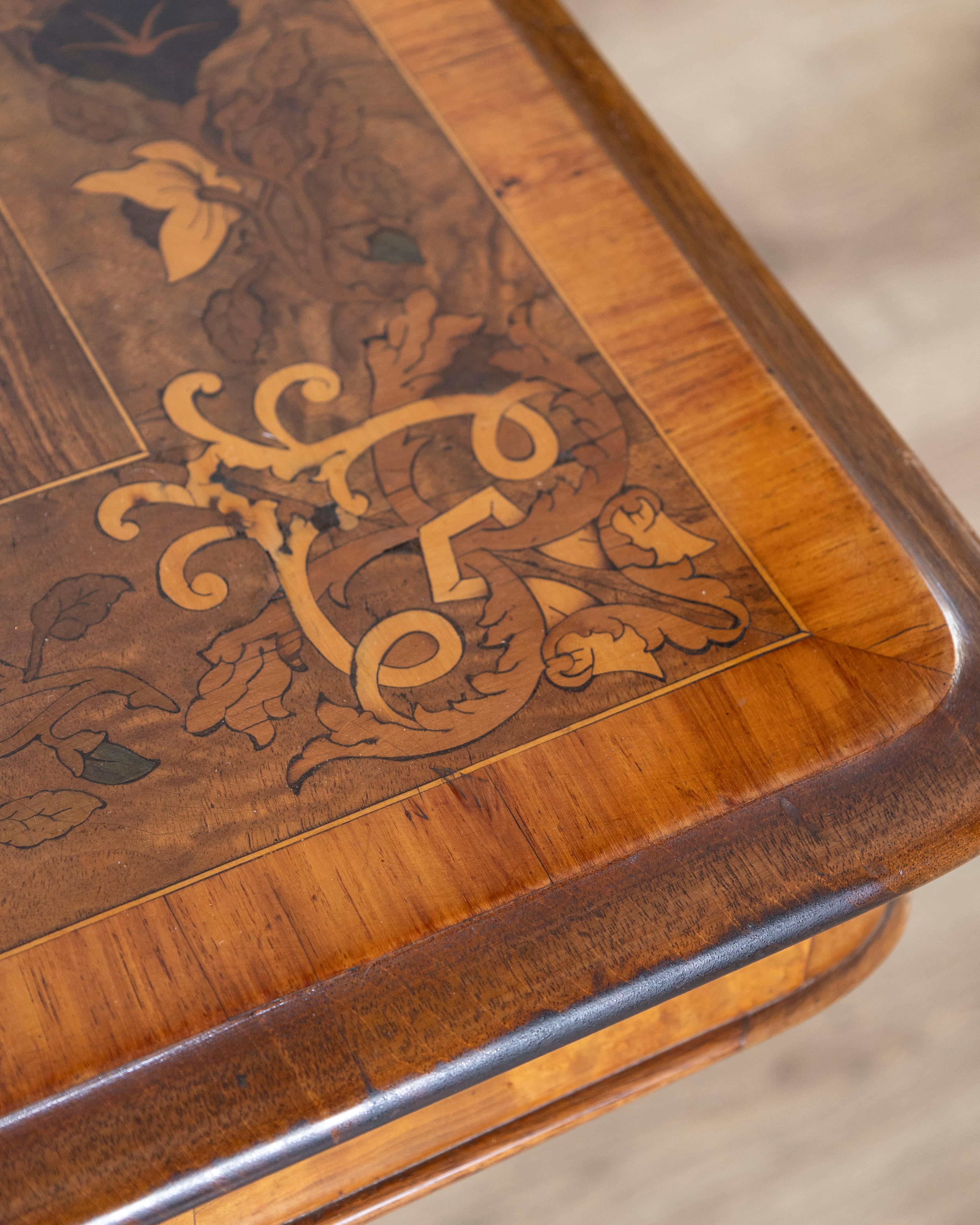 Table rectangulaire lombarde en marqueterie de noyer et de bois précieux, Italie, XIXe siècle en vente 2