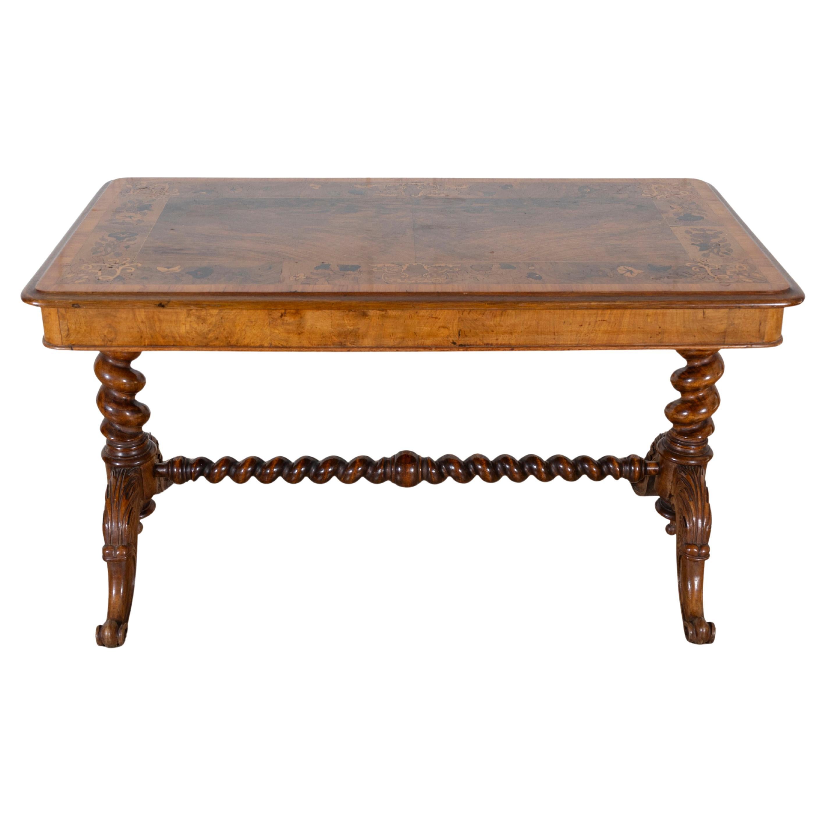 Mesa rectangular lombarda de nogal y marquetería de maderas preciosas, Italia, s. XIX