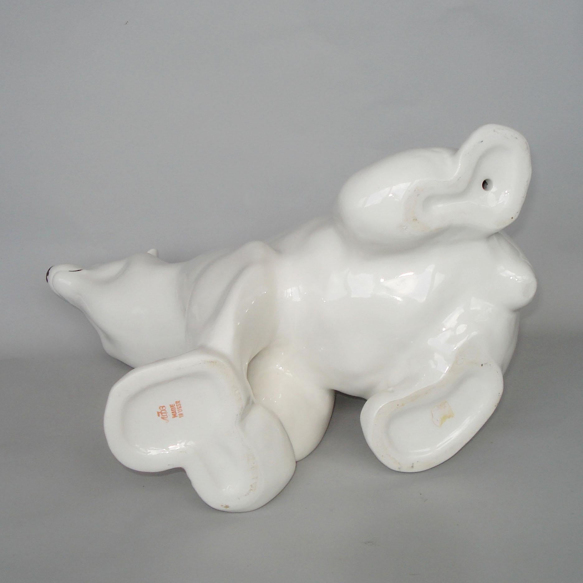 Lomonosov, 1960s, Porcelain Polar Bear and Two Cubs For Sale 4