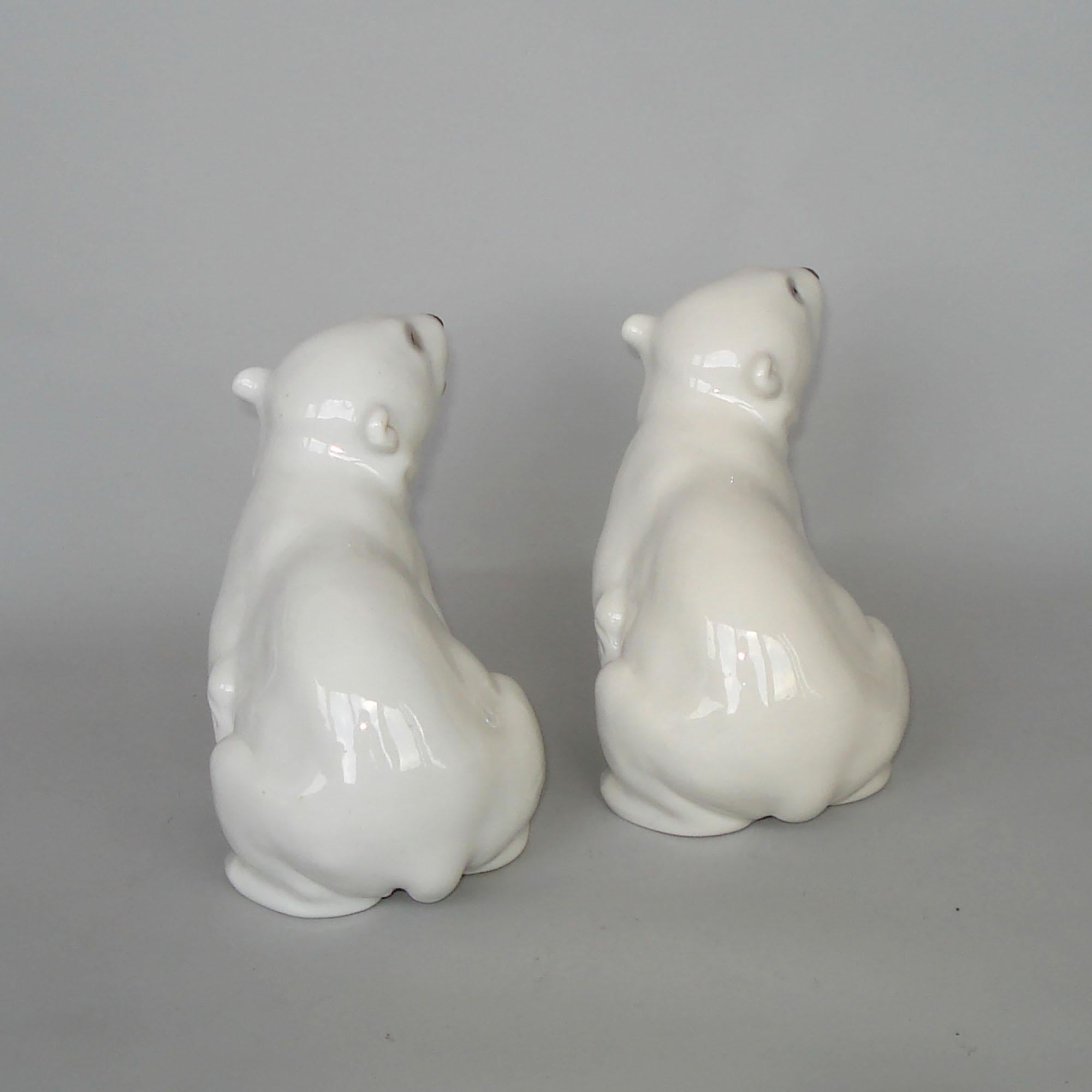 Lomonosov, 1960s, Porcelain Polar Bear and Two Cubs For Sale 2