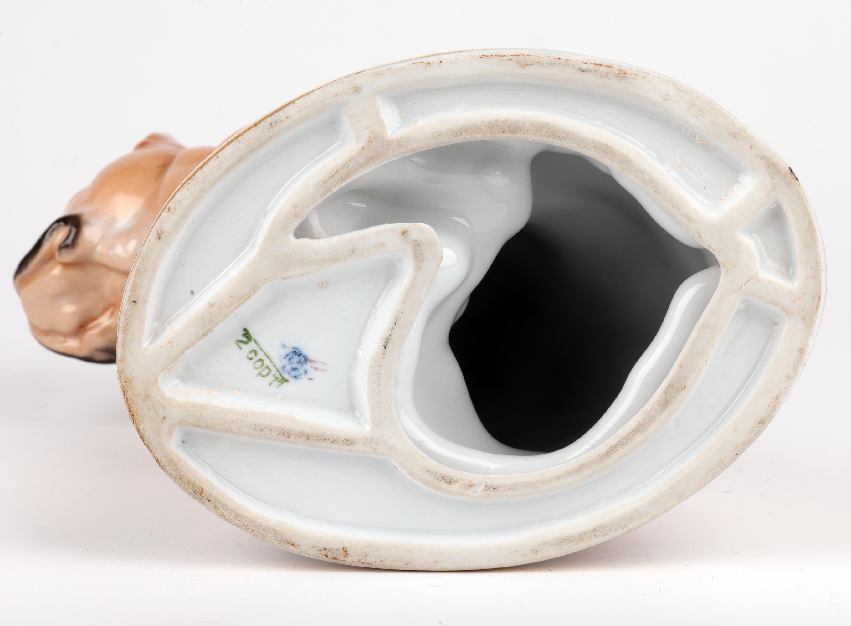 Lomonosov Porcelain du milieu du siècle, peint à la main, représentant un bouledogue en vente 7