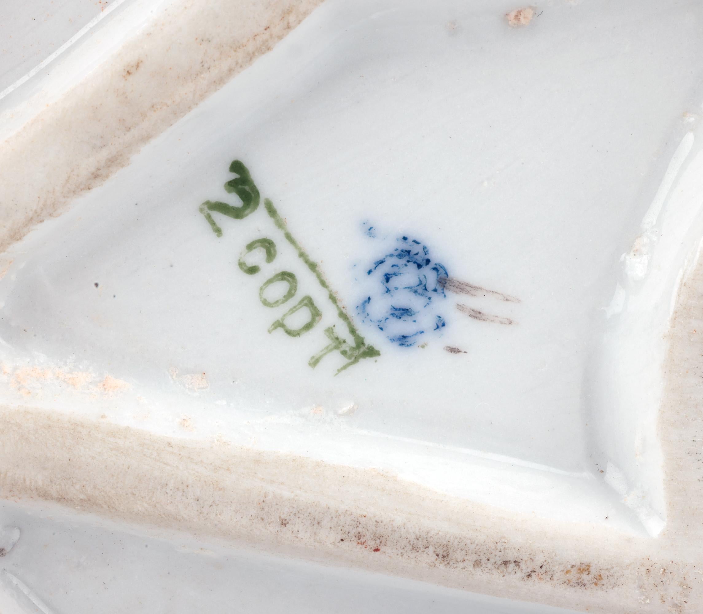Lomonosov Porcelain du milieu du siècle, peint à la main, représentant un bouledogue en vente 9