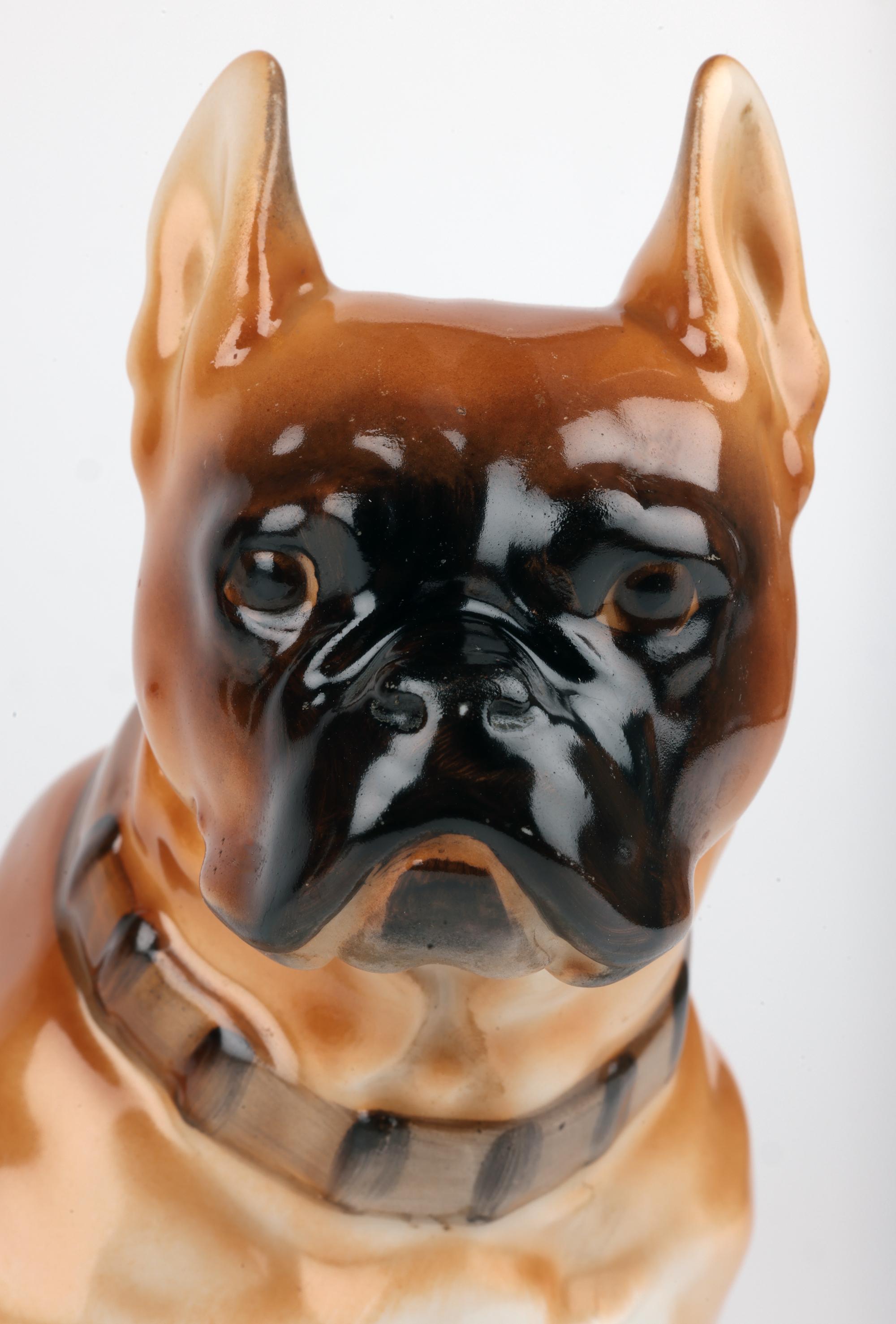 Lomonosov Porcelain Figur einer Bulldogge, handbemalt, Mitte des Jahrhunderts (Russisch) im Angebot