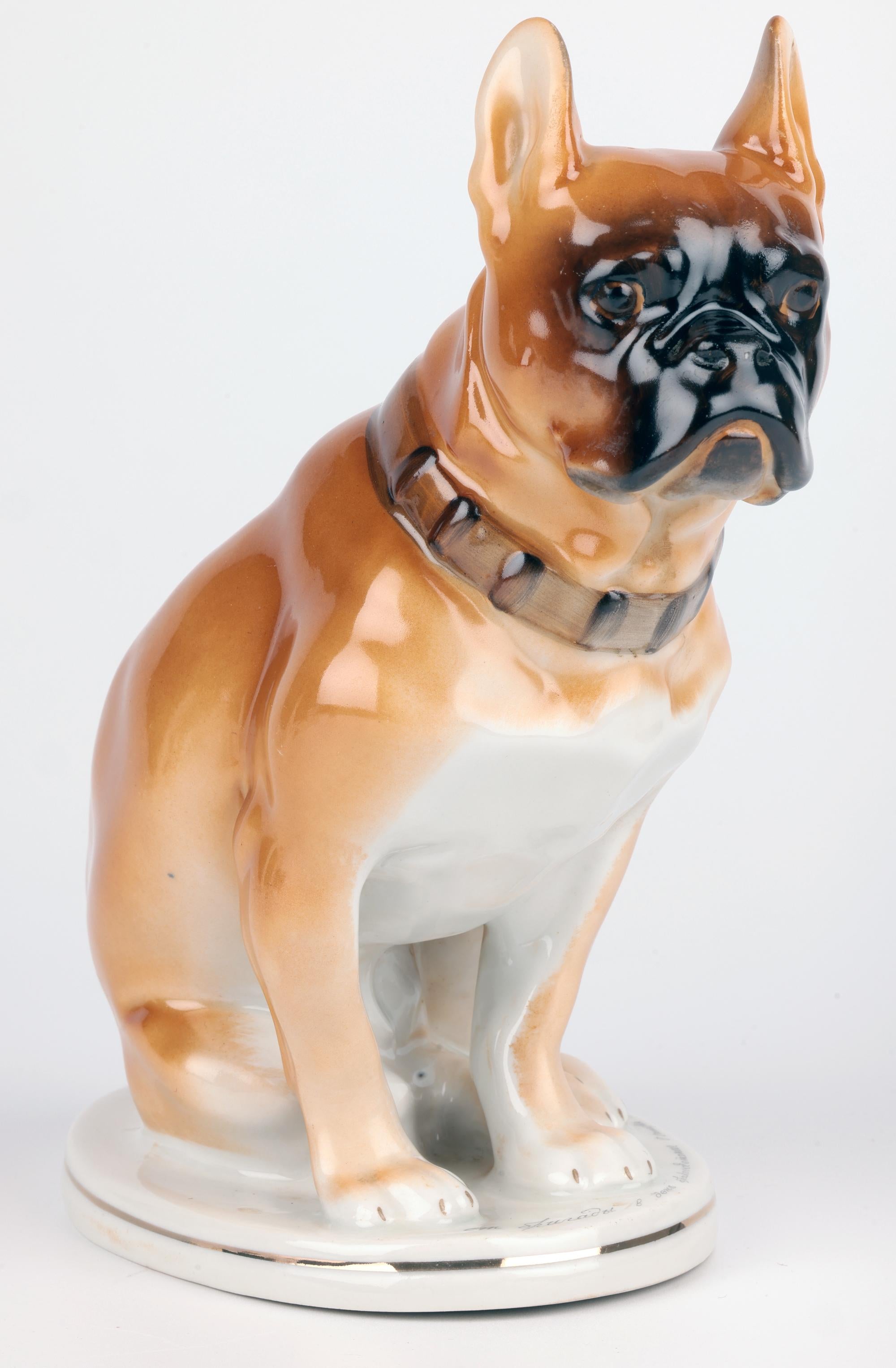 Lomonosov Porcelain Figur einer Bulldogge, handbemalt, Mitte des Jahrhunderts (Glasiert) im Angebot