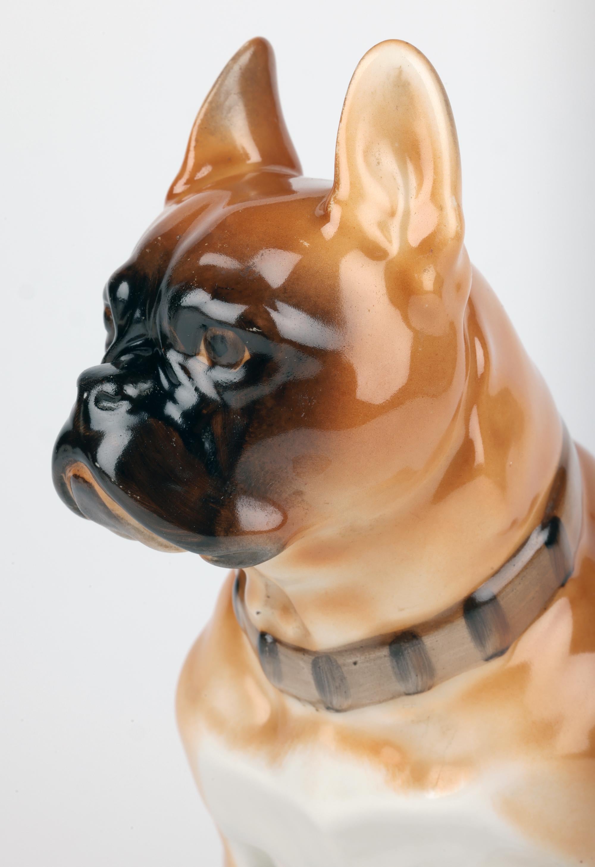 Lomonosov Porcelain Figur einer Bulldogge, handbemalt, Mitte des Jahrhunderts (Mitte des 20. Jahrhunderts) im Angebot
