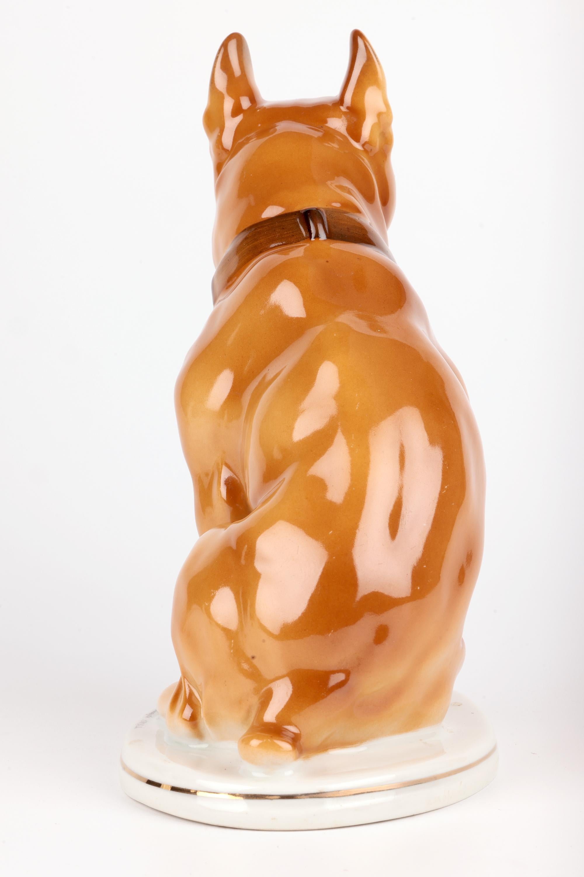 Lomonosov Porcelain Figur einer Bulldogge, handbemalt, Mitte des Jahrhunderts im Angebot 1