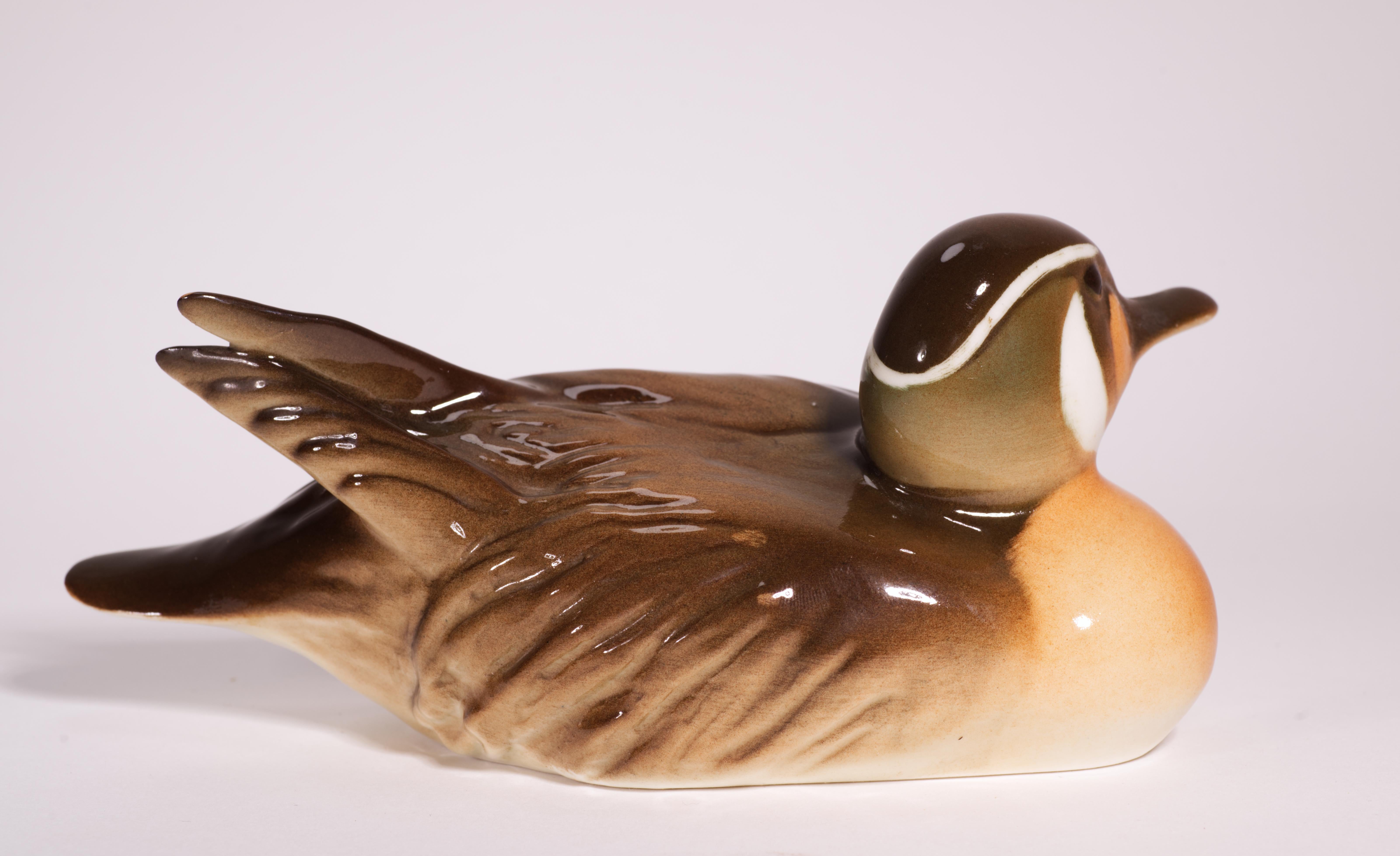 Figurilla de porcelana Lomonosov de pájaro pato, pintada a mano, 1986-1992 Glaseado en venta
