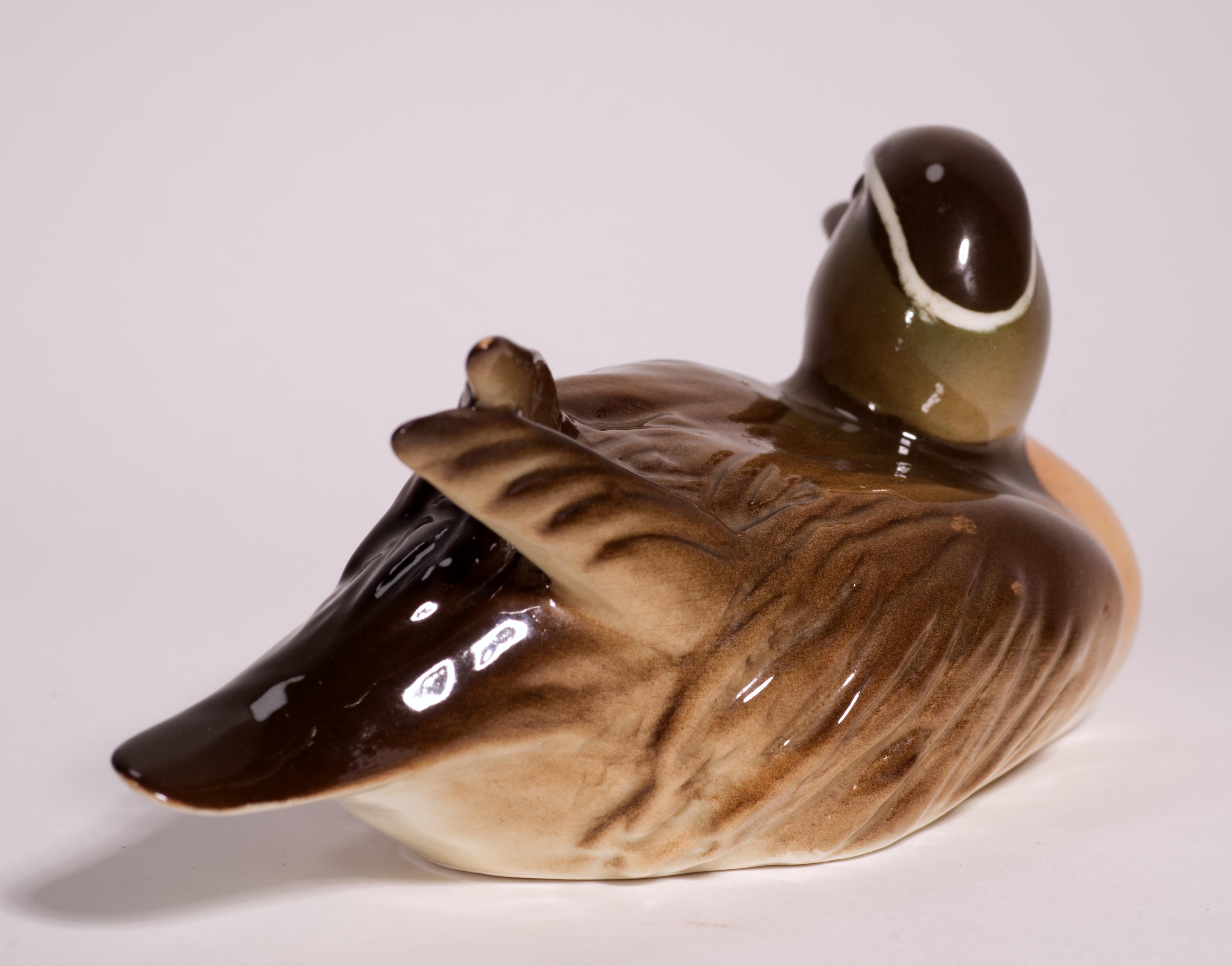 Figurilla de porcelana Lomonosov de pájaro pato, pintada a mano, 1986-1992 en Bueno estado para la venta en Clifton Springs, NY