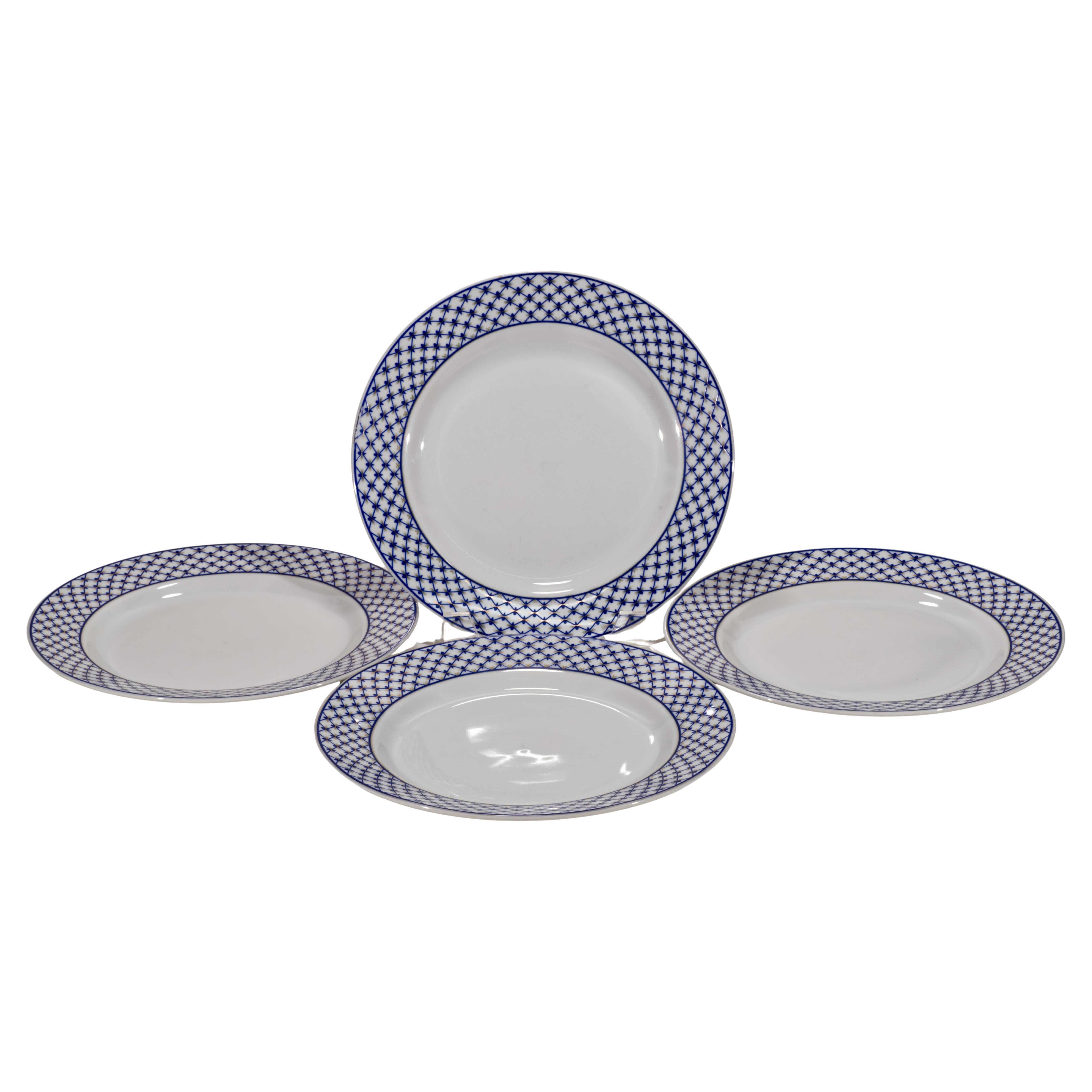 Juego de 4 platos llanos de porcelana Lomonosov, red cobalto en azul y oro en venta