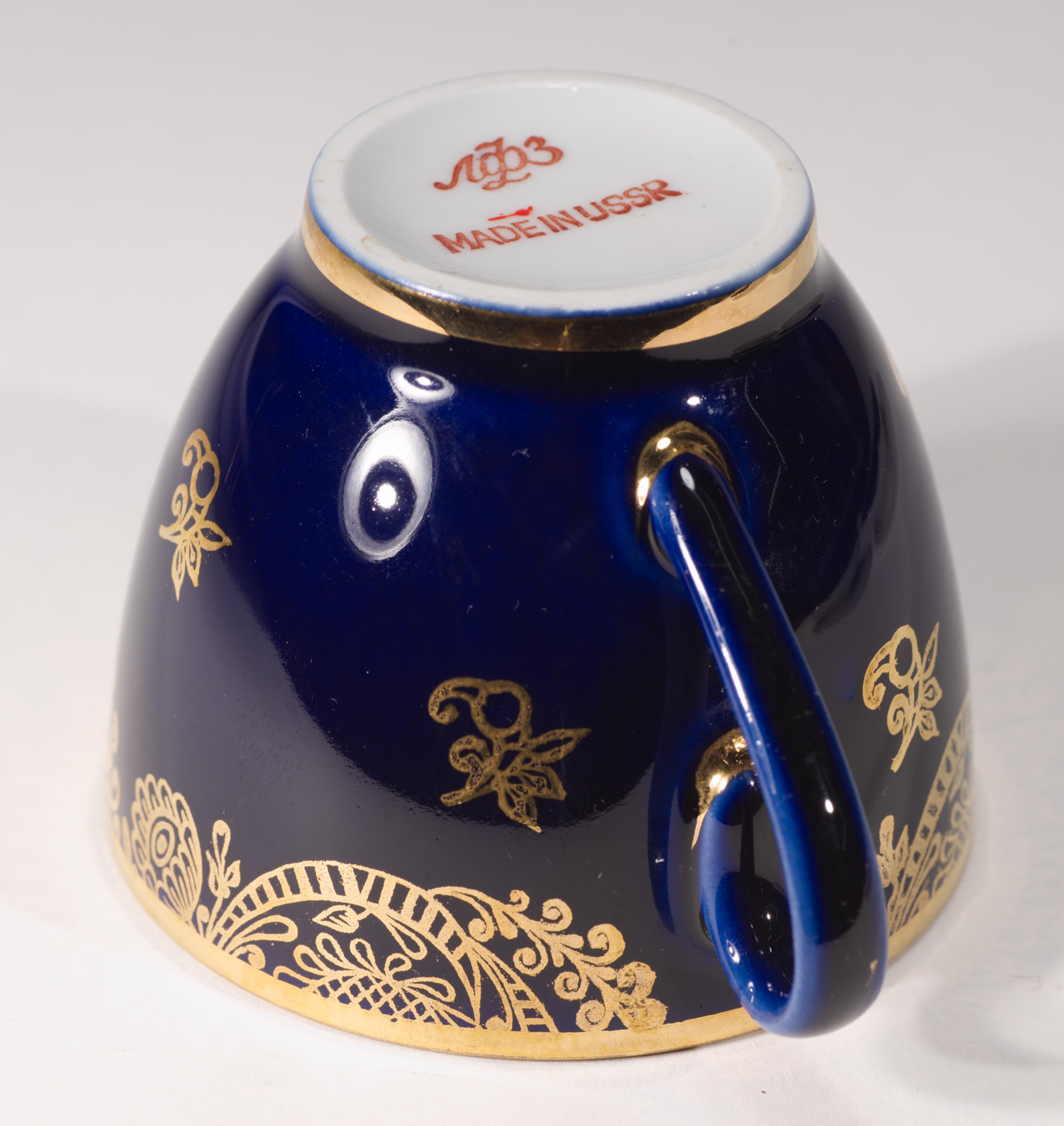 Set di tazze, piattini e piatti di Lomonosov Porcelain, blu cobalto e oro 1986-1992 in vendita 2