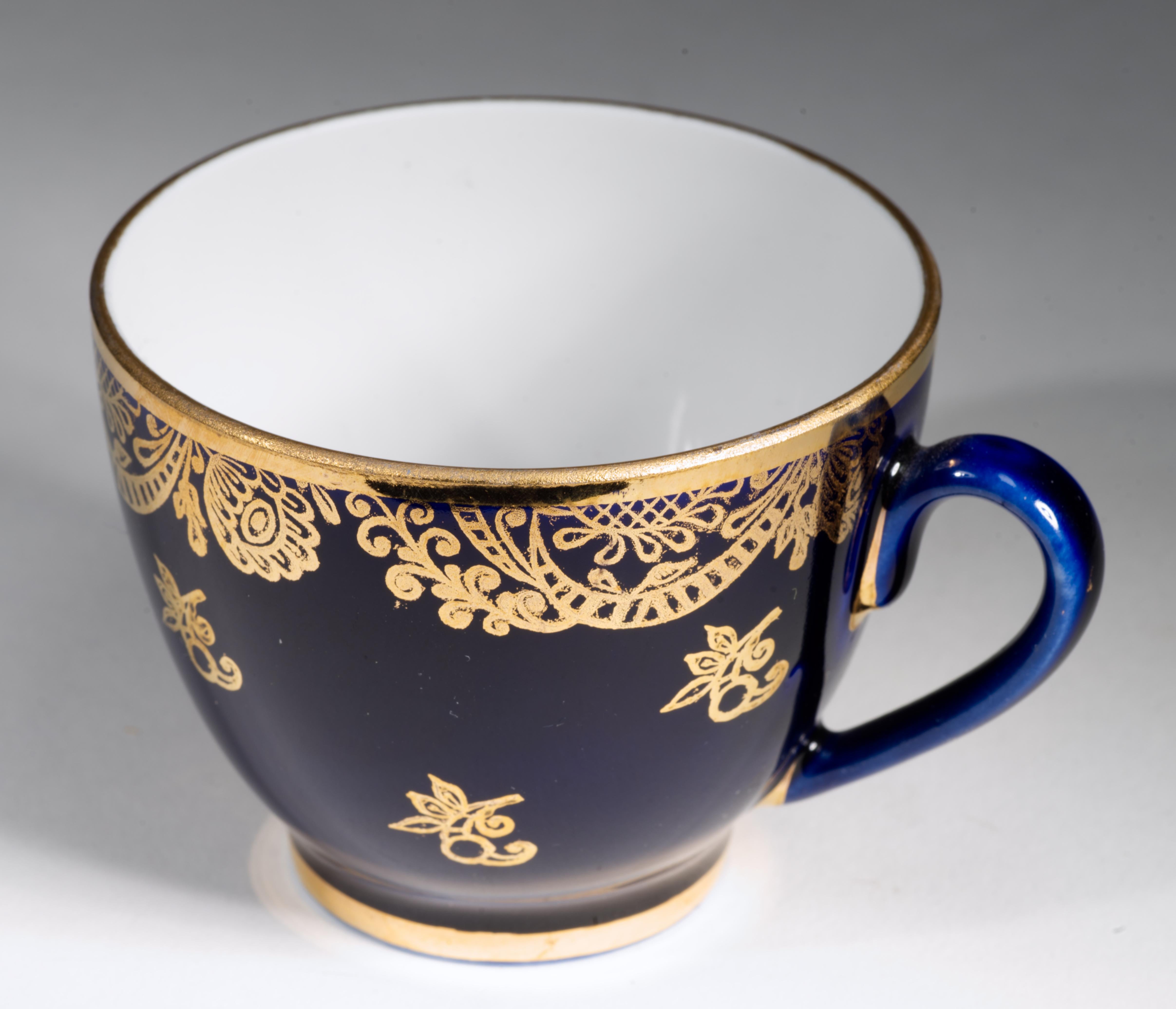 Set di tazze, piattini e piatti di Lomonosov Porcelain, blu cobalto e oro 1986-1992 in vendita 3