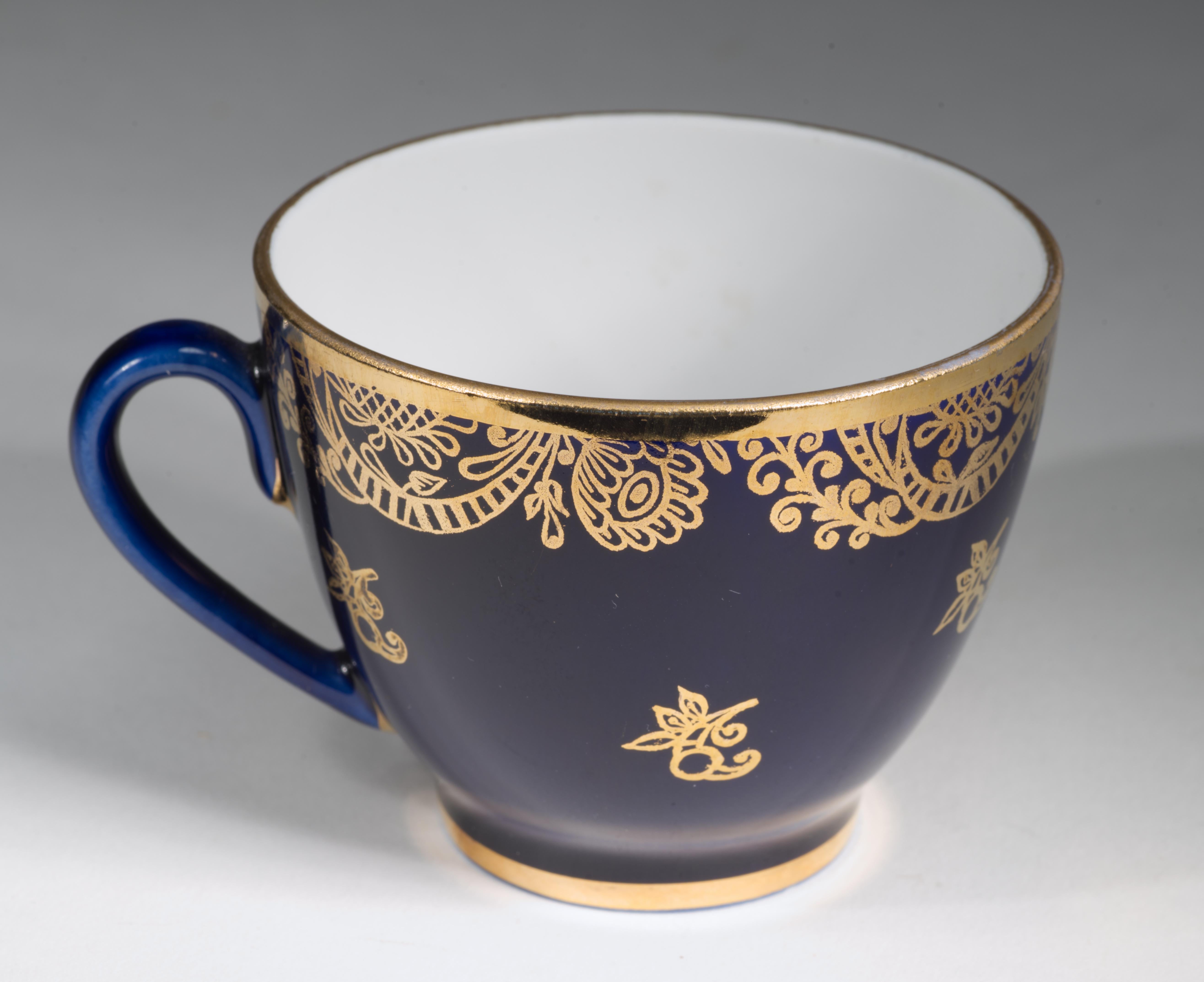 Set di tazze, piattini e piatti di Lomonosov Porcelain, blu cobalto e oro 1986-1992 in vendita 4