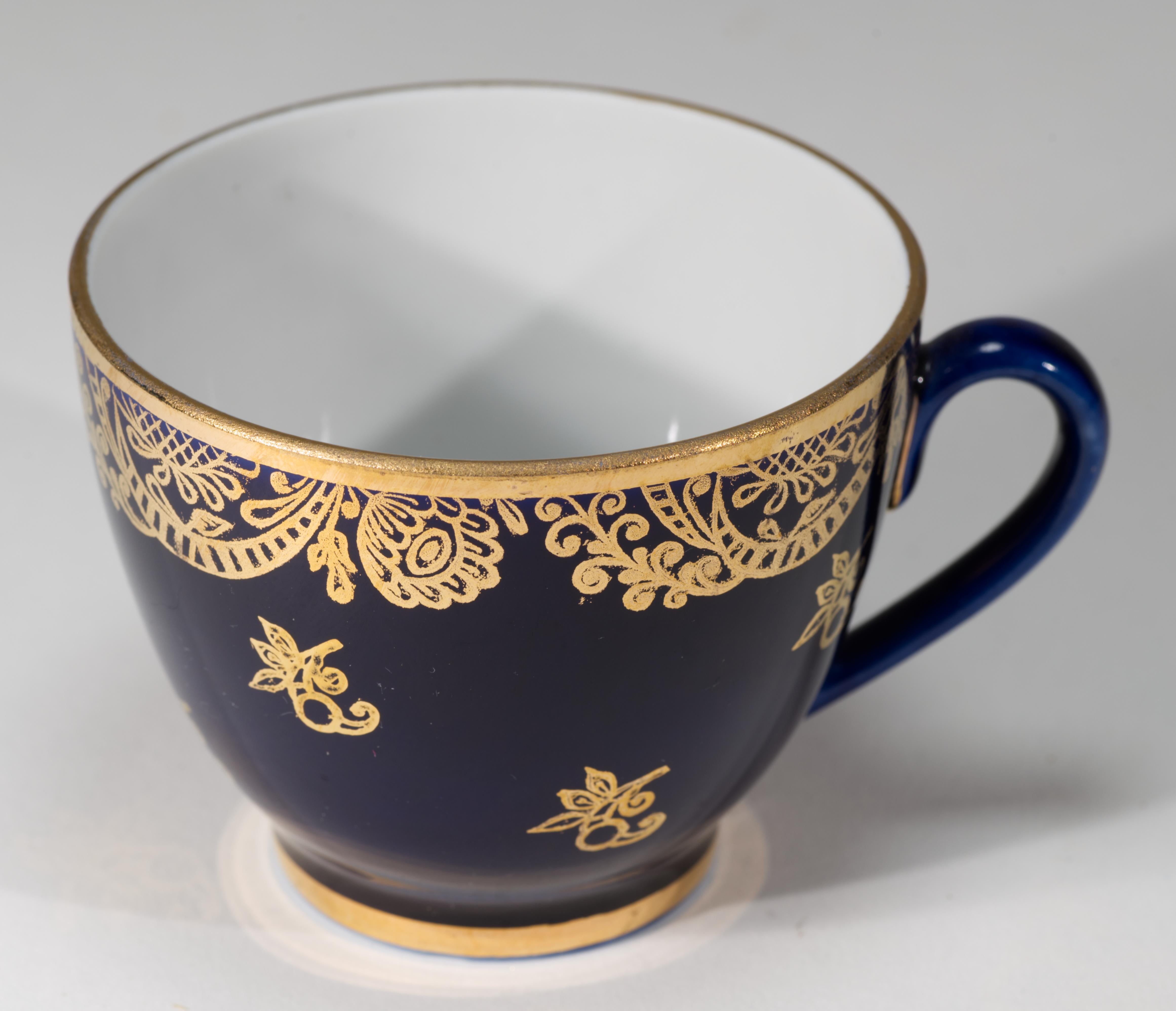 Set di tazze, piattini e piatti di Lomonosov Porcelain, blu cobalto e oro 1986-1992 in vendita 1