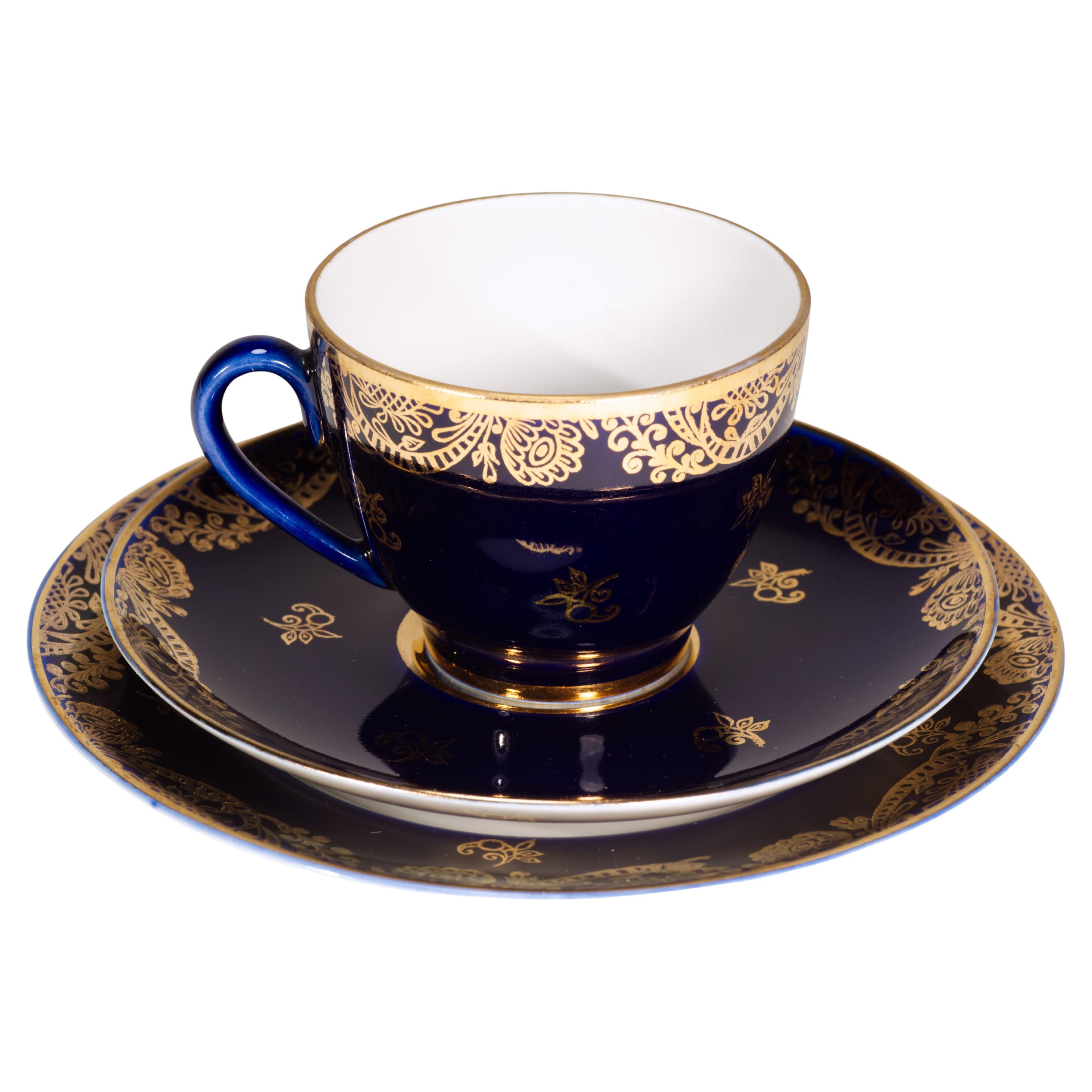 Juego de taza, platillo y plato de porcelana Lomonosov, azul cobalto y dorado 1986-1992