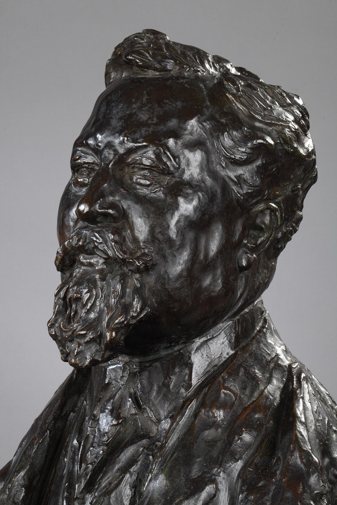 Ritratto di Albert Dubarry - Figurative Sculpture Oro di Léon-Ernest Drivier