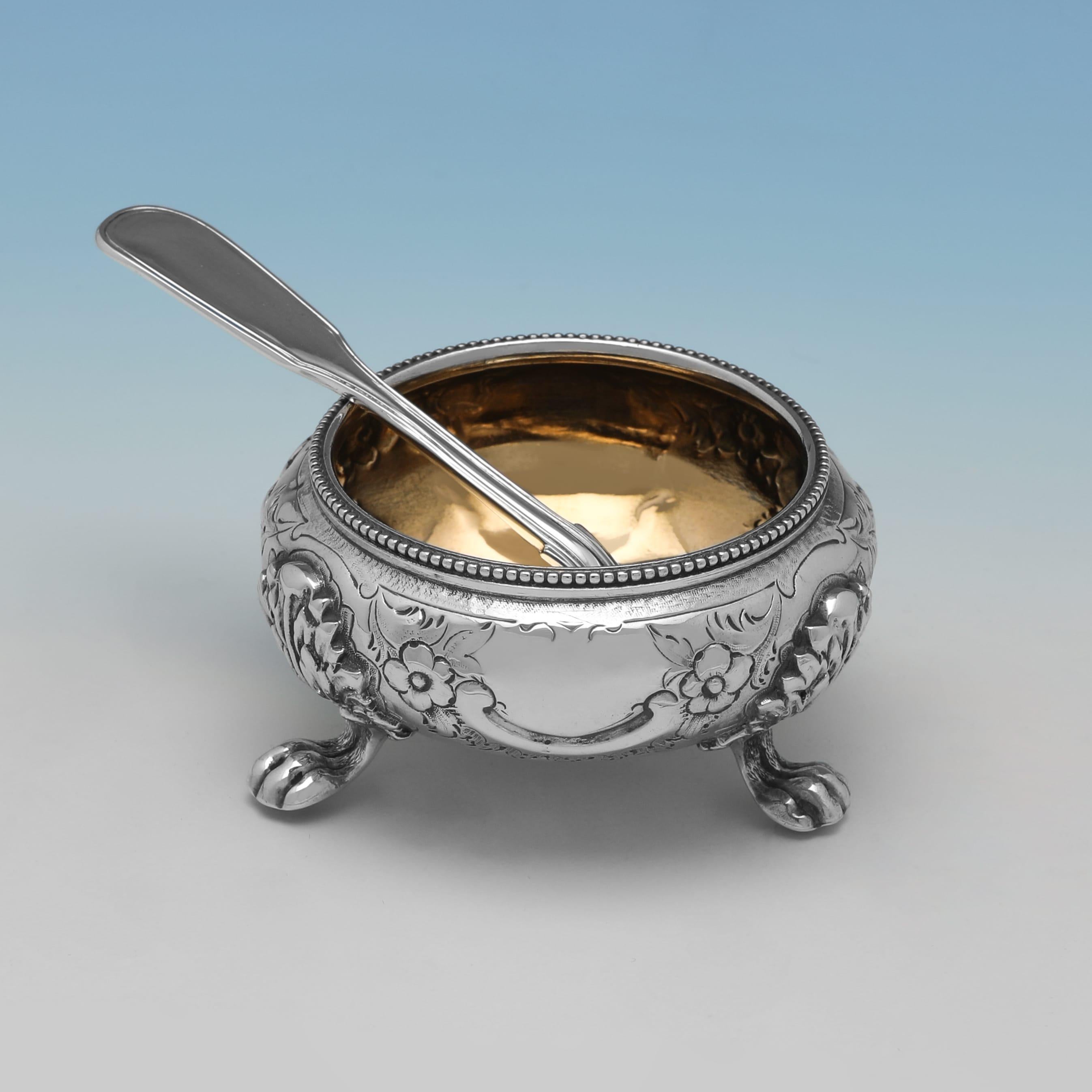 Victorien Salières et cuillères anciennes en argent sterling de Londres par Goldsmiths Alliance 1880 en vente